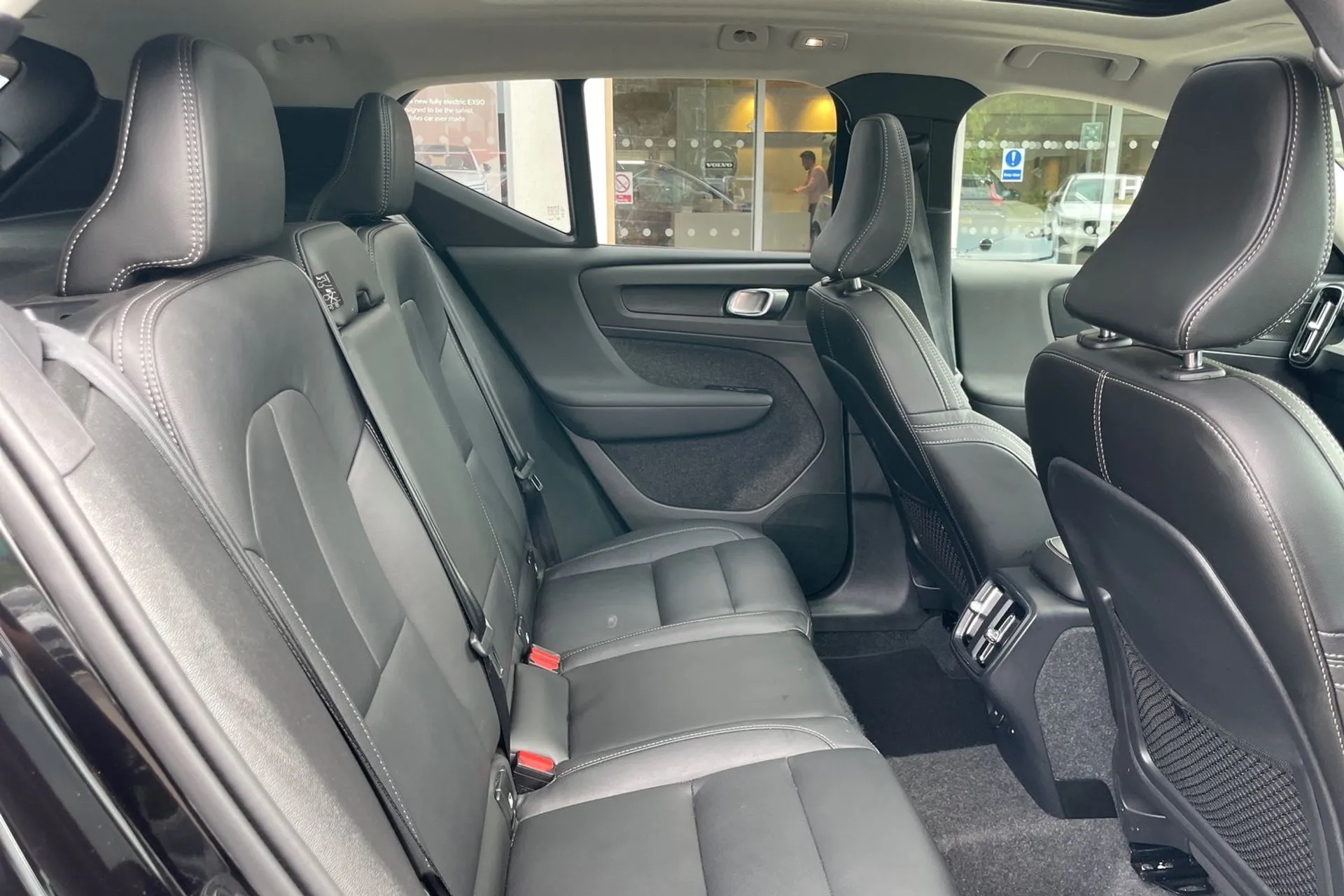 Volvo XC40 R-DESIGN PRO B4 MHEV thumbnail image number 22