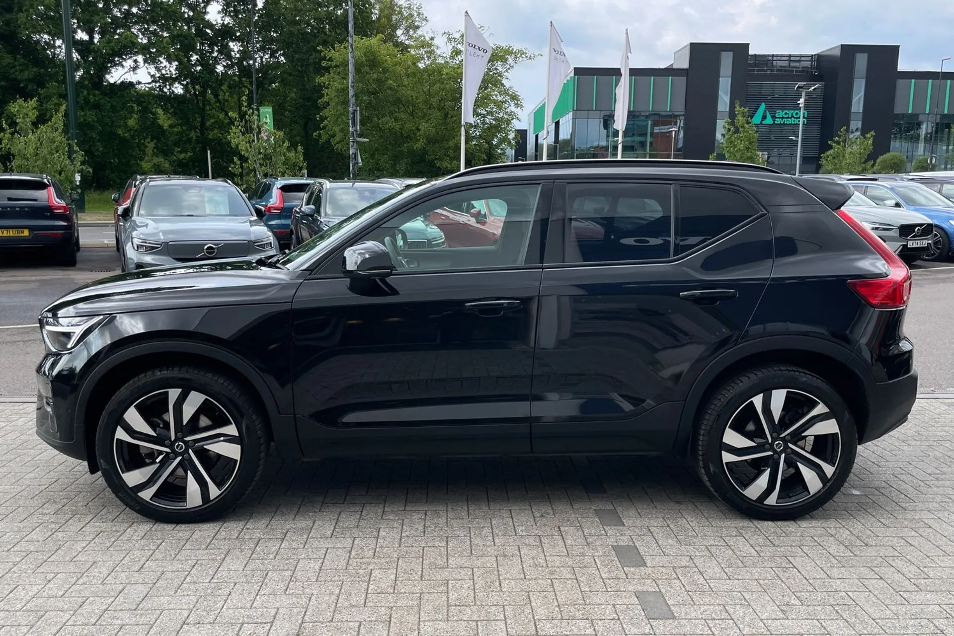 Volvo XC40 R-DESIGN PRO B4 MHEV thumbnail image number 10