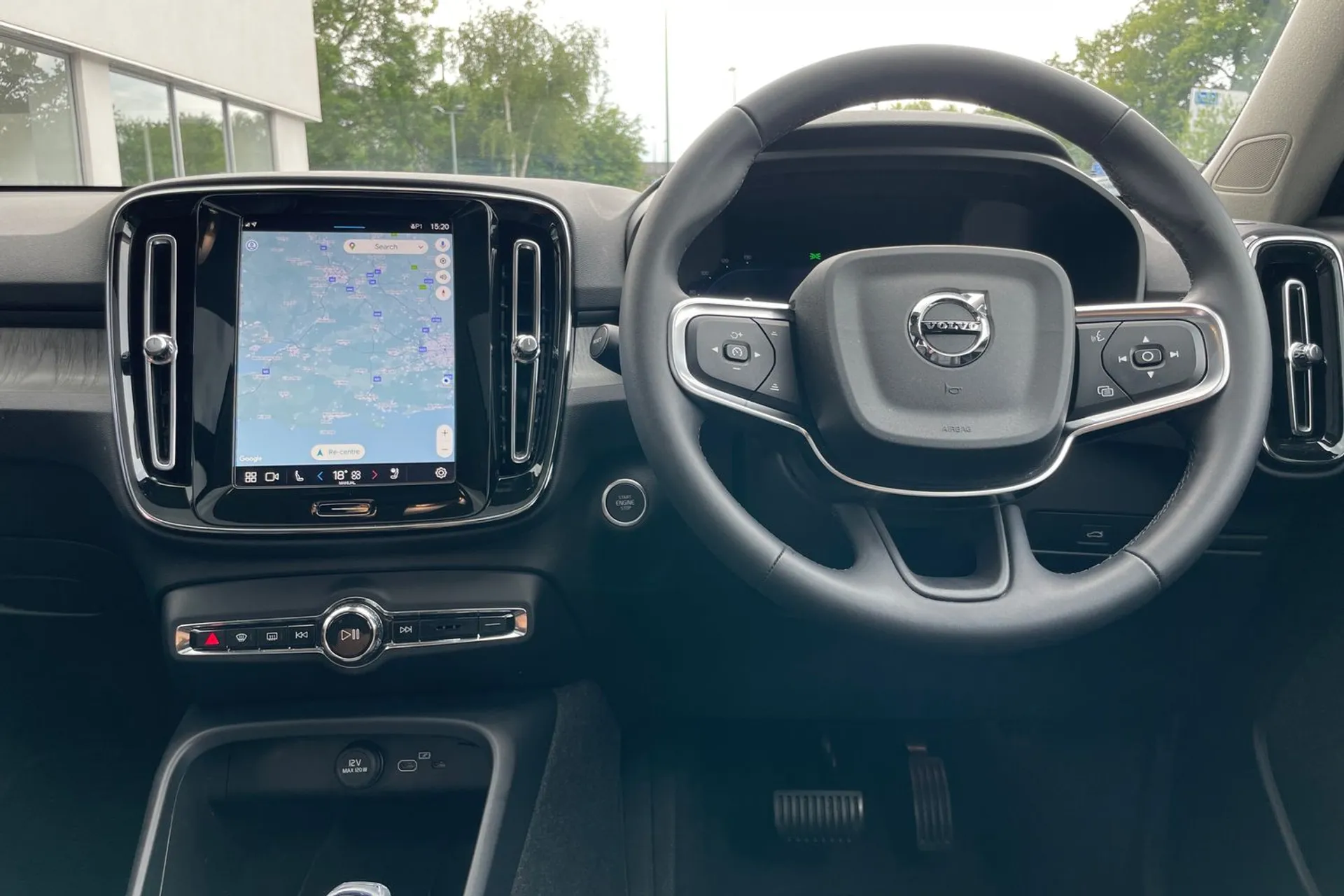 Volvo XC40 R-DESIGN PRO B4 MHEV thumbnail image number 33