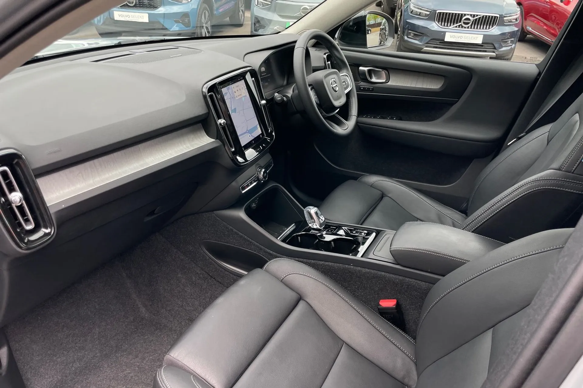 Volvo XC40 R-DESIGN PRO B4 MHEV thumbnail image number 26