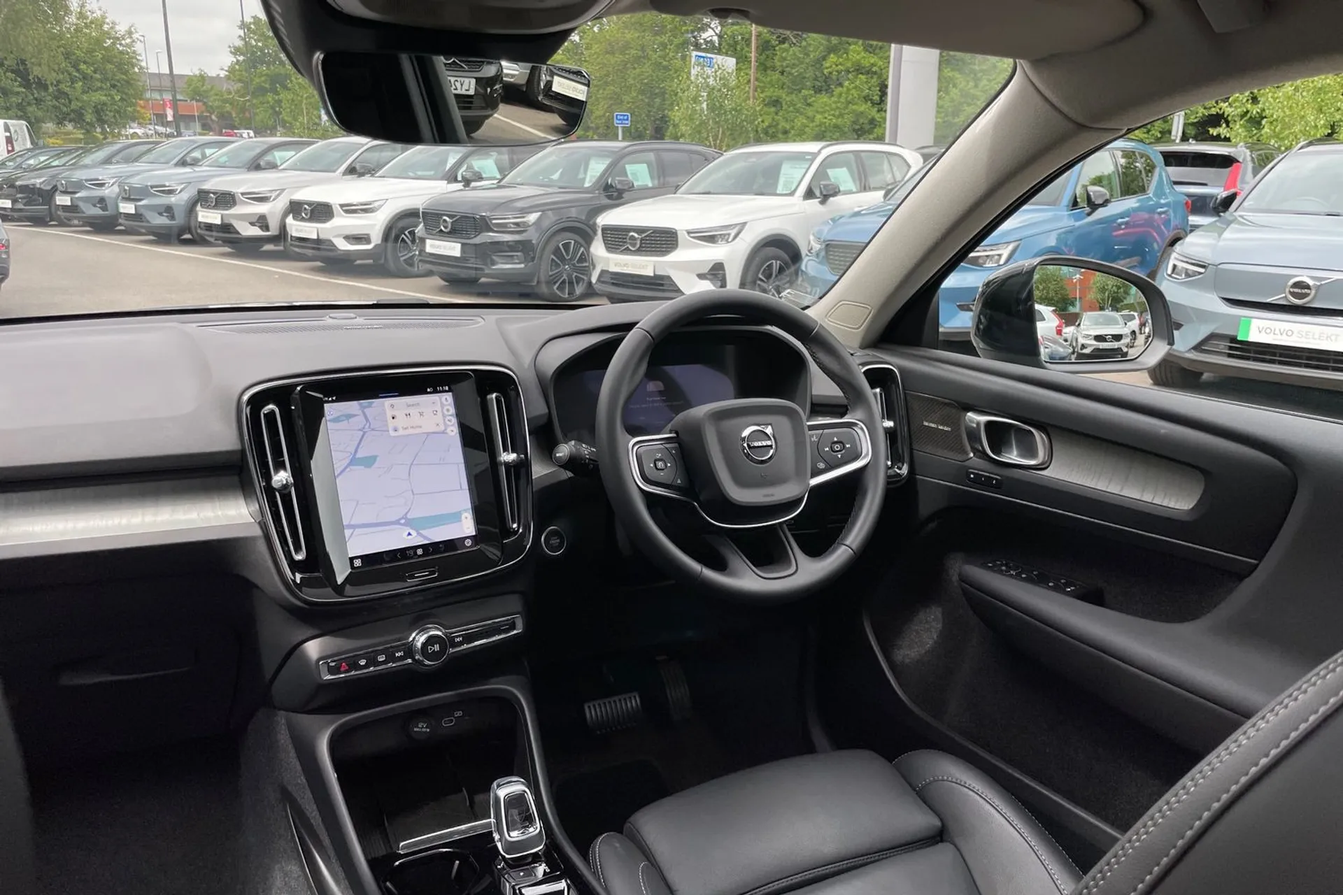 Volvo XC40 R-DESIGN PRO B4 MHEV thumbnail image number 32