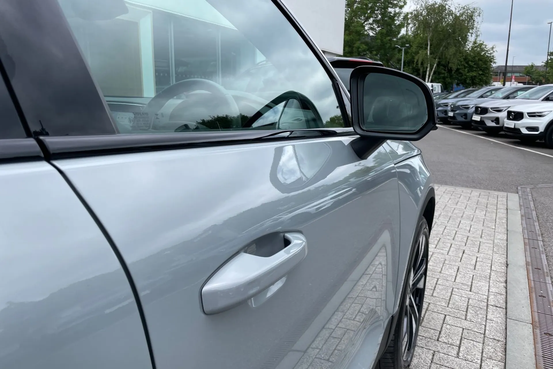 Volvo XC40 R-DESIGN PRO B4 MHEV thumbnail image number 16
