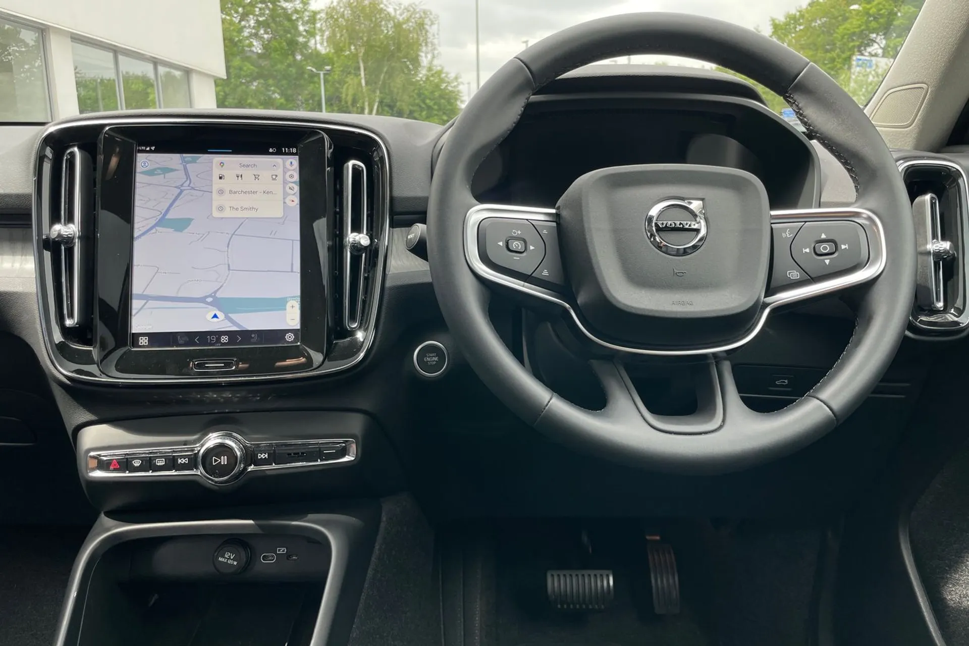Volvo XC40 R-DESIGN PRO B4 MHEV thumbnail image number 33