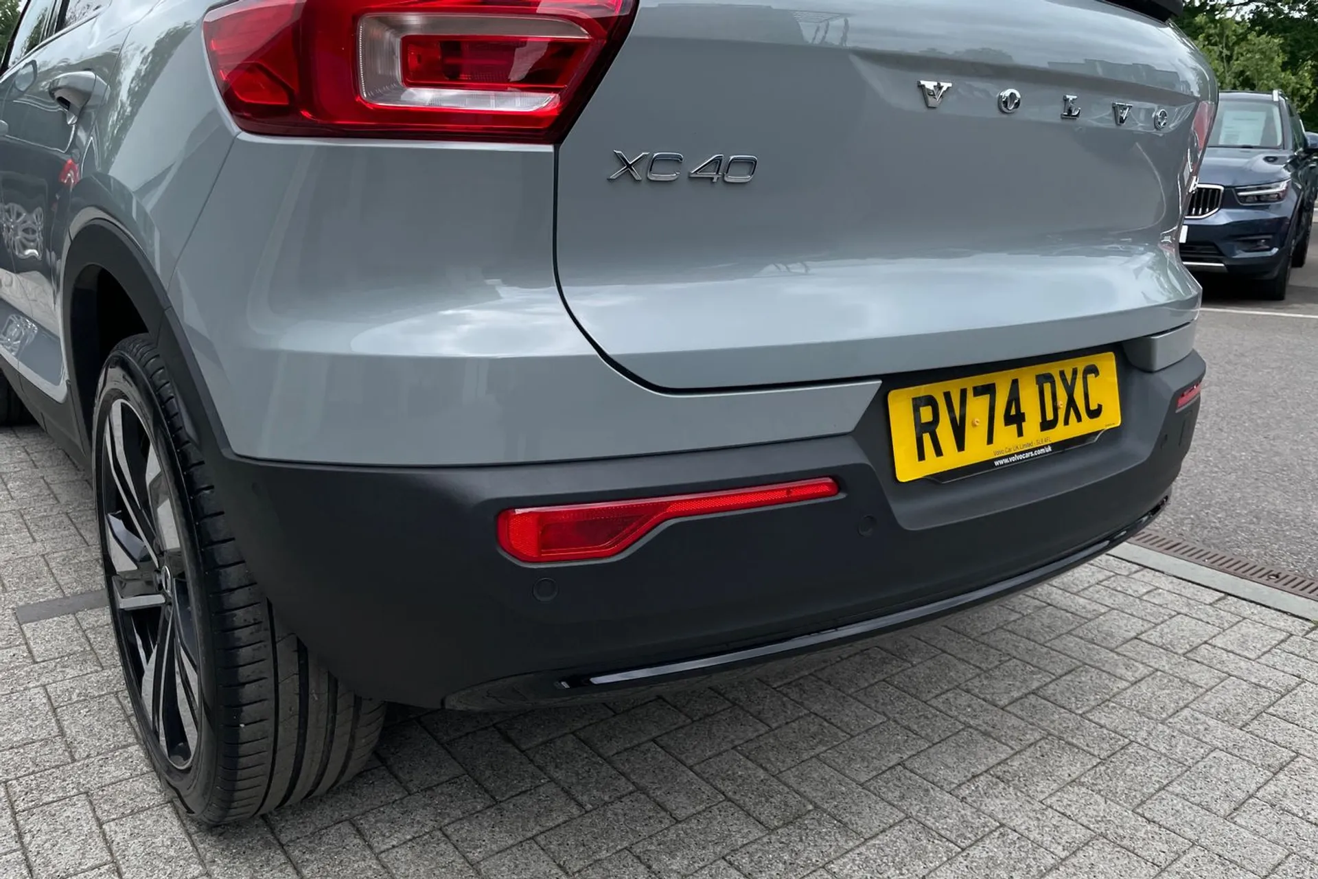 Volvo XC40 R-DESIGN PRO B4 MHEV thumbnail image number 17