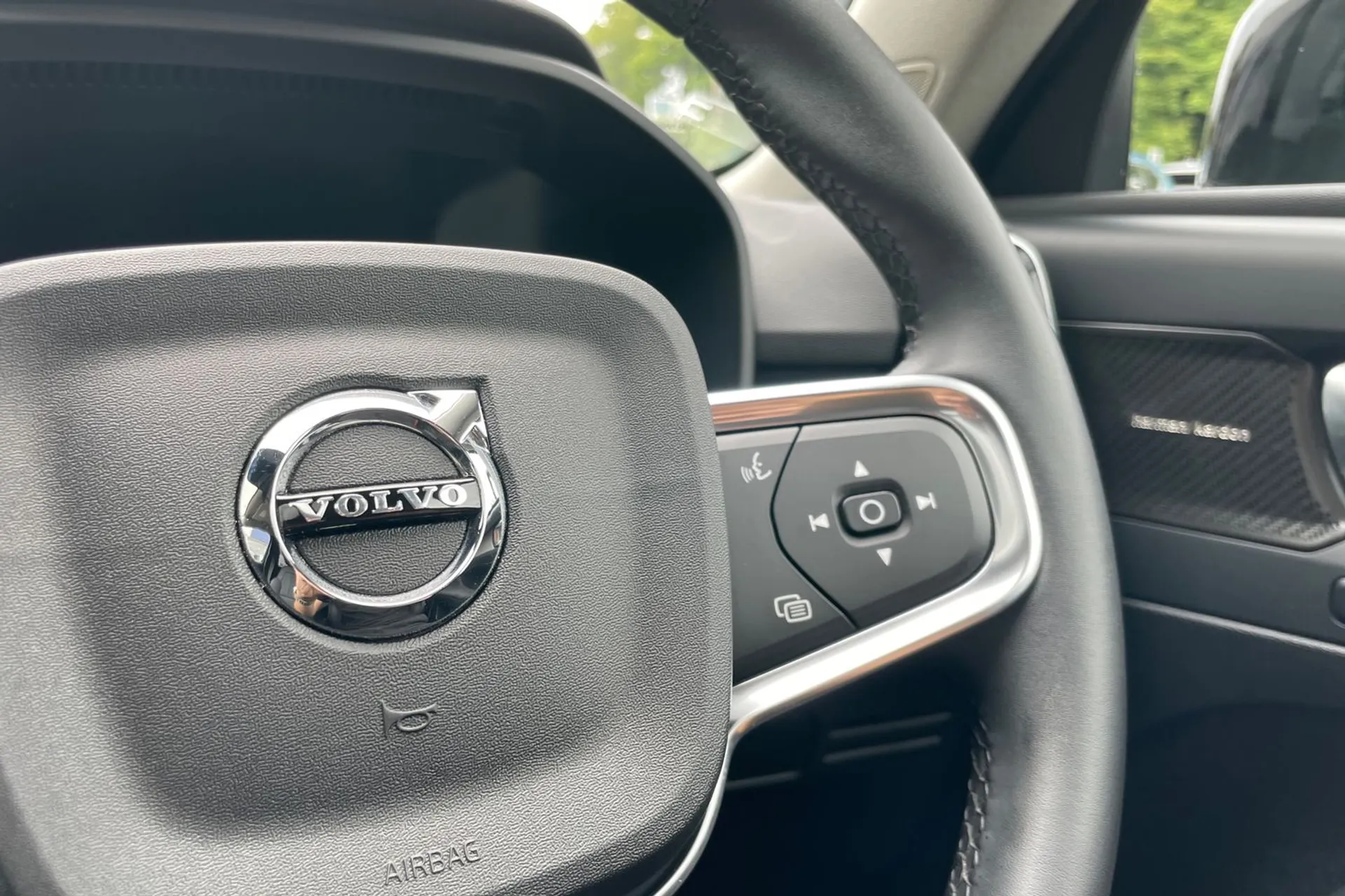 Volvo XC40 R-DESIGN PRO B4 MHEV thumbnail image number 36
