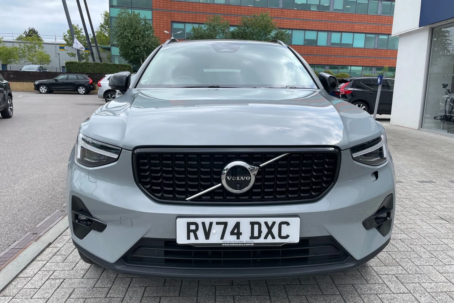Volvo XC40 R-DESIGN PRO B4 MHEV thumbnail image number 12