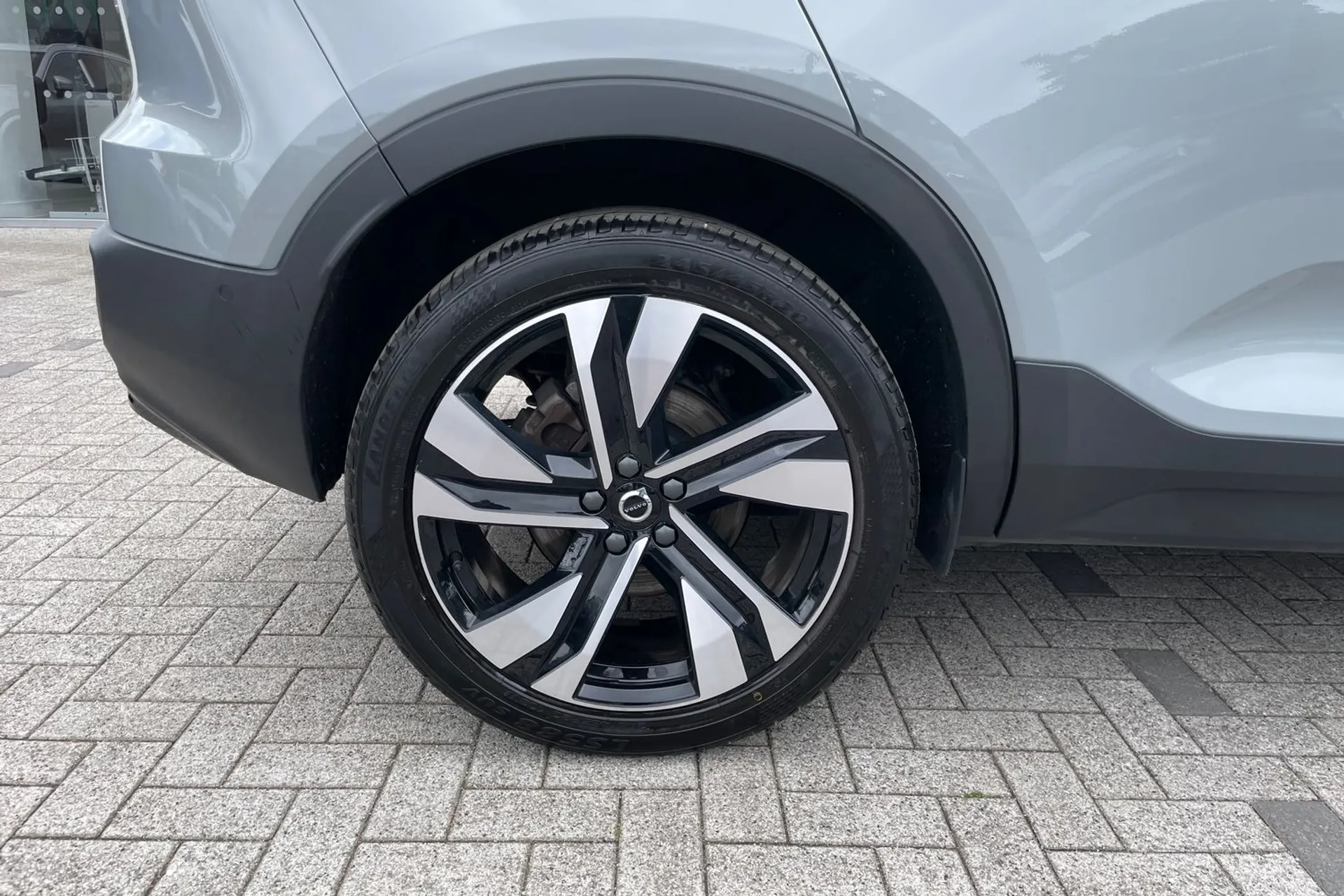 Volvo XC40 R-DESIGN PRO B4 MHEV thumbnail image number 13
