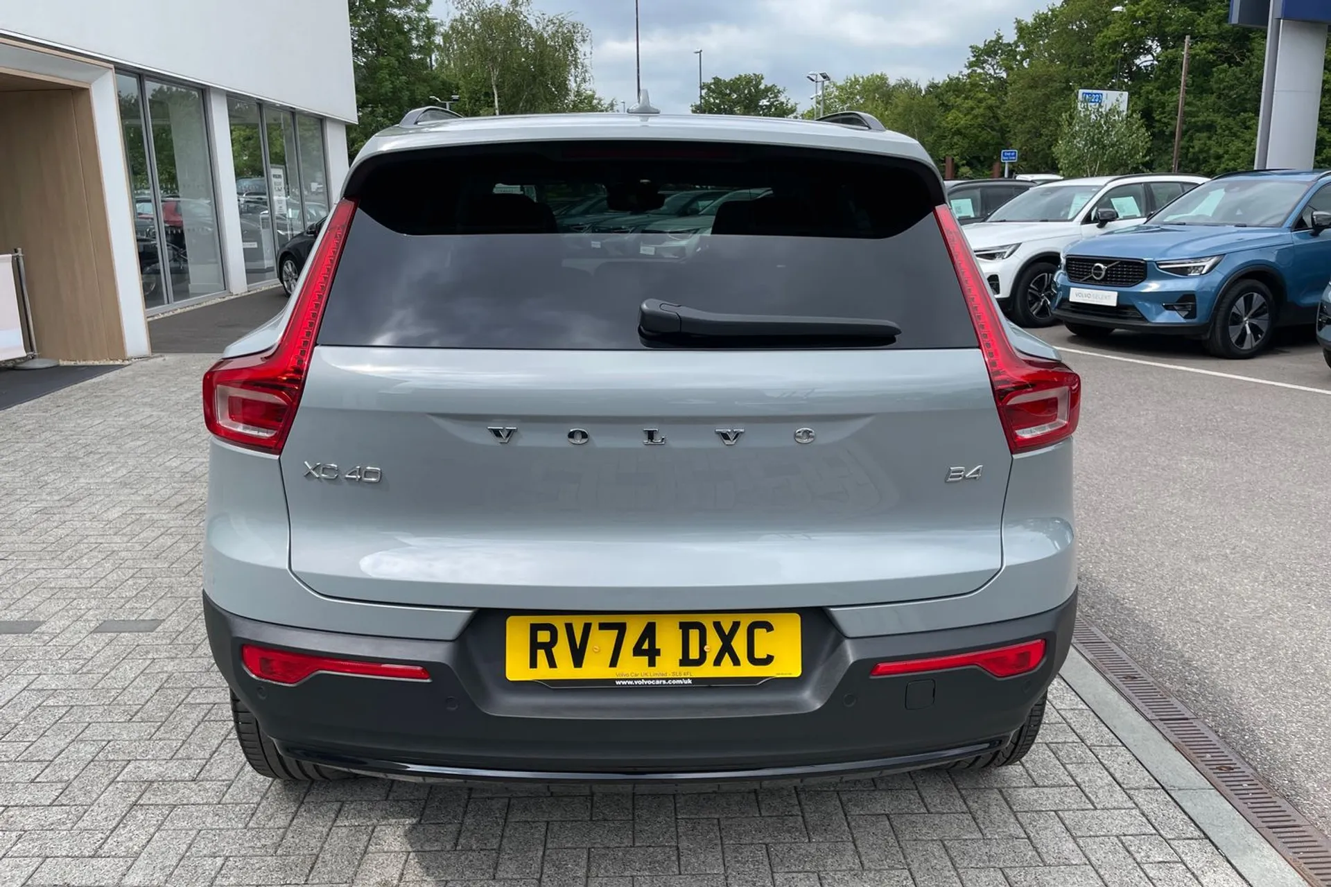Volvo XC40 R-DESIGN PRO B4 MHEV thumbnail image number 8