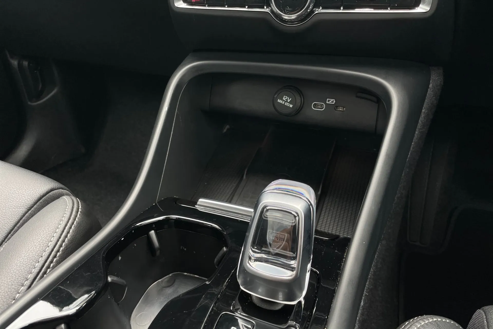 Volvo XC40 R-DESIGN PRO B4 MHEV thumbnail image number 43