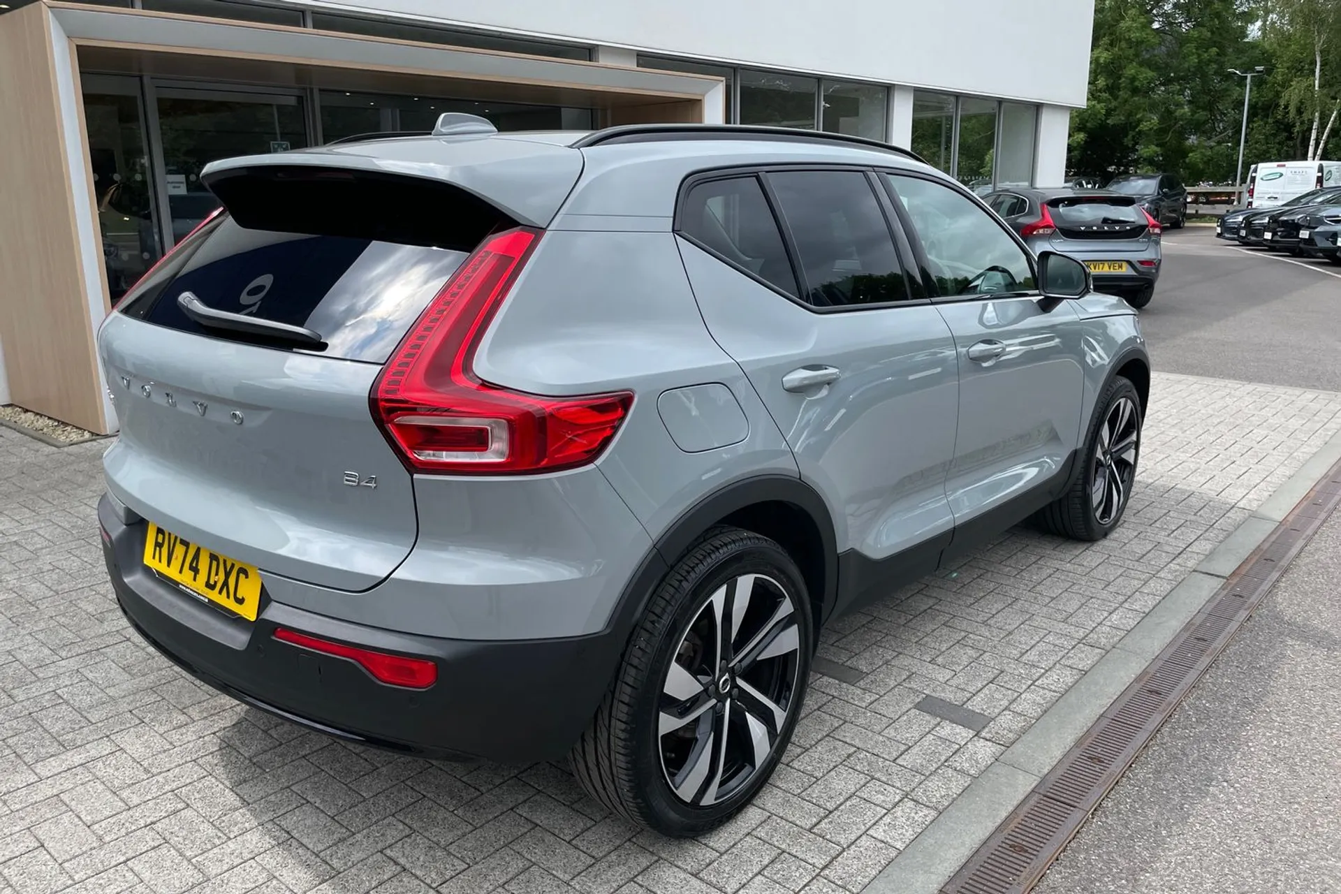 Volvo XC40 R-DESIGN PRO B4 MHEV thumbnail image number 7