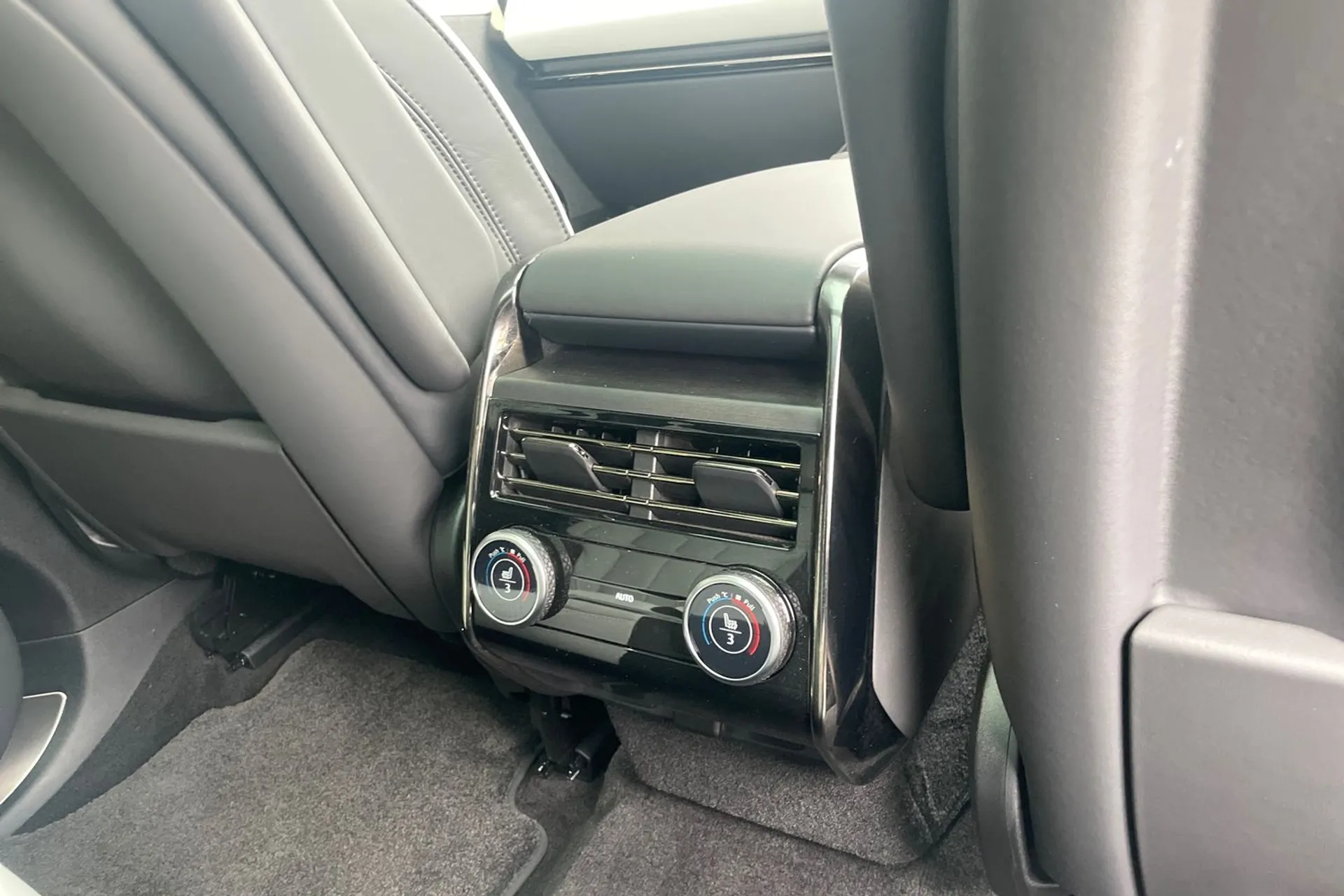 LAND ROVER RANGE ROVER SPORT thumbnail image number 64