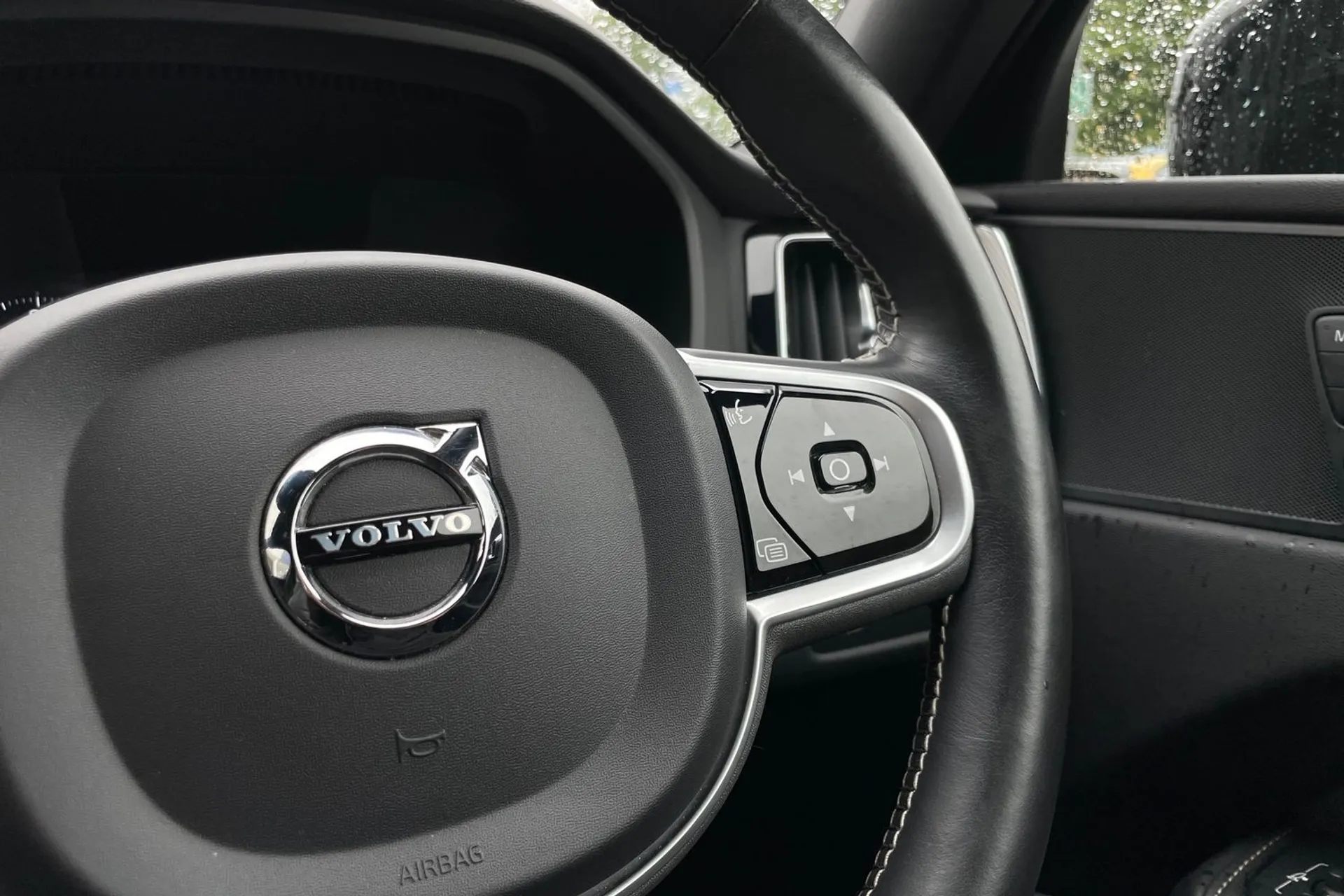 Volvo XC60 thumbnail image number 37