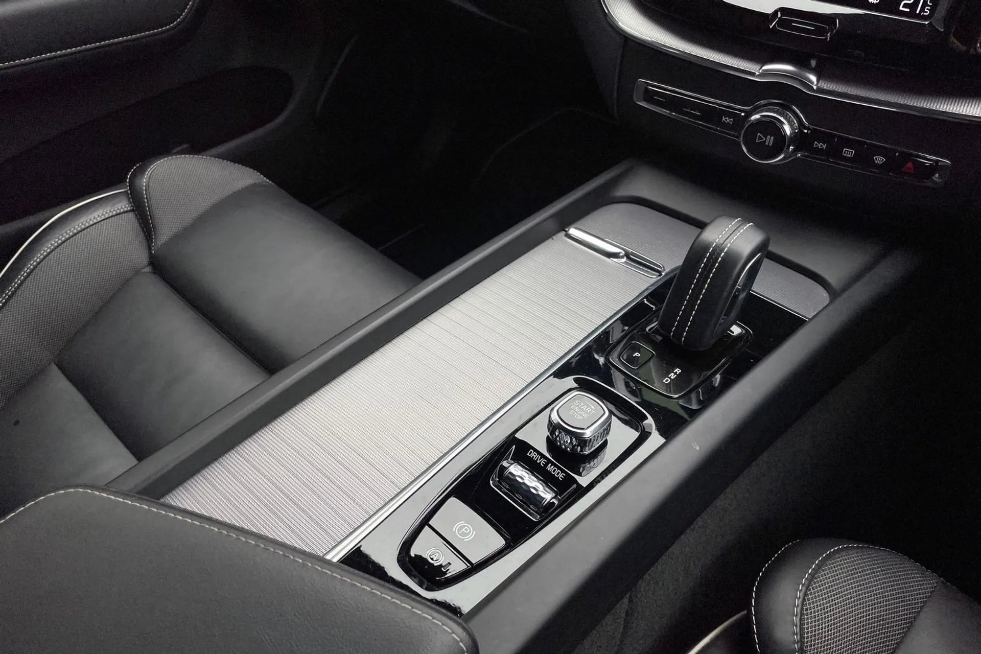 Volvo XC60 thumbnail image number 44