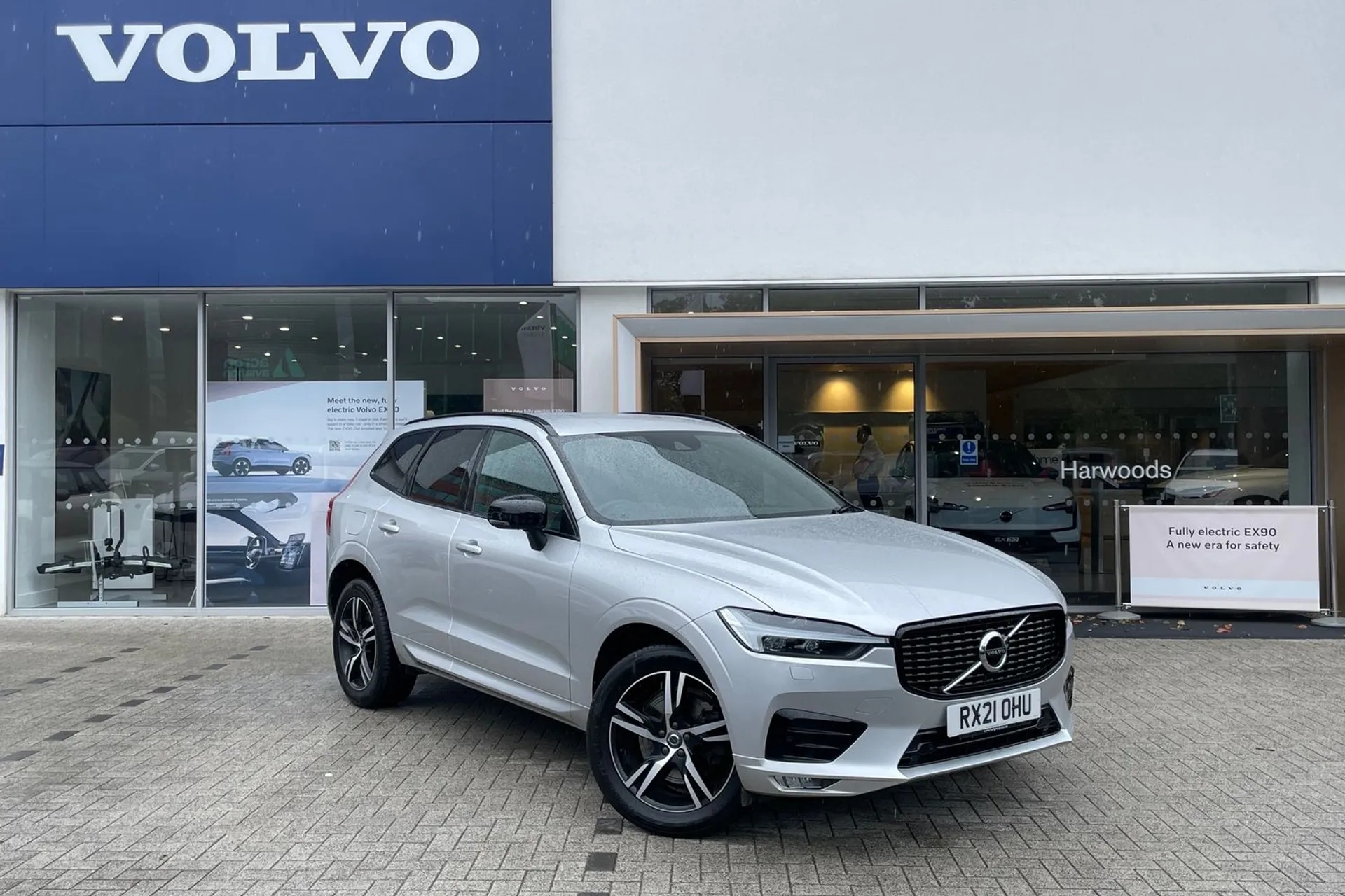 Volvo XC60 focused image