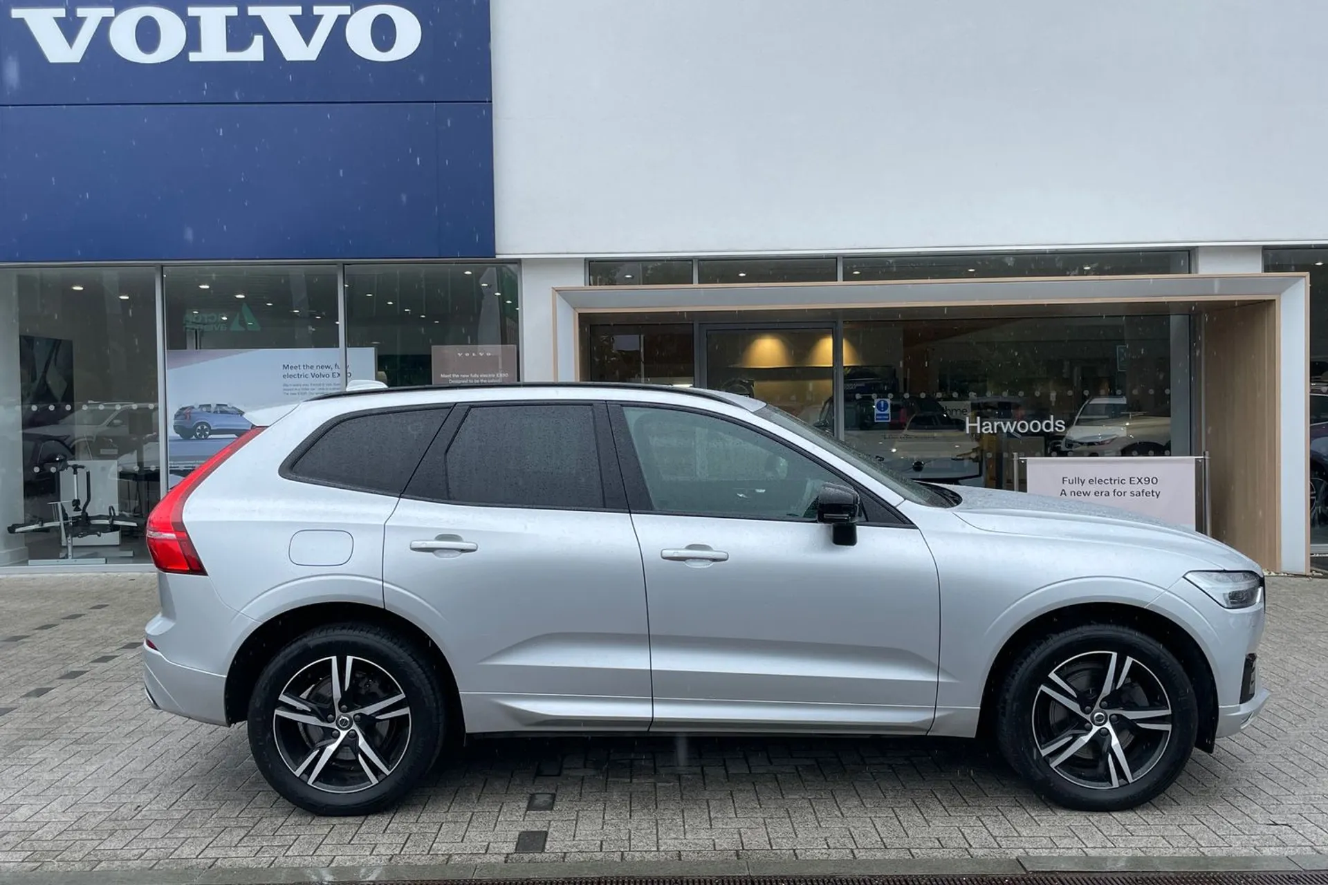 Volvo XC60 thumbnail image number 2