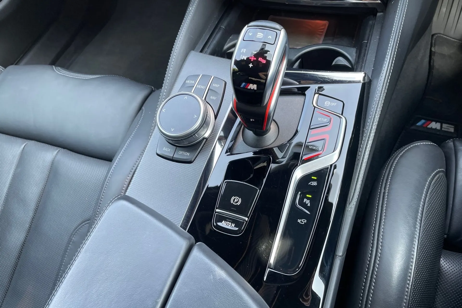 BMW M5 thumbnail image number 44