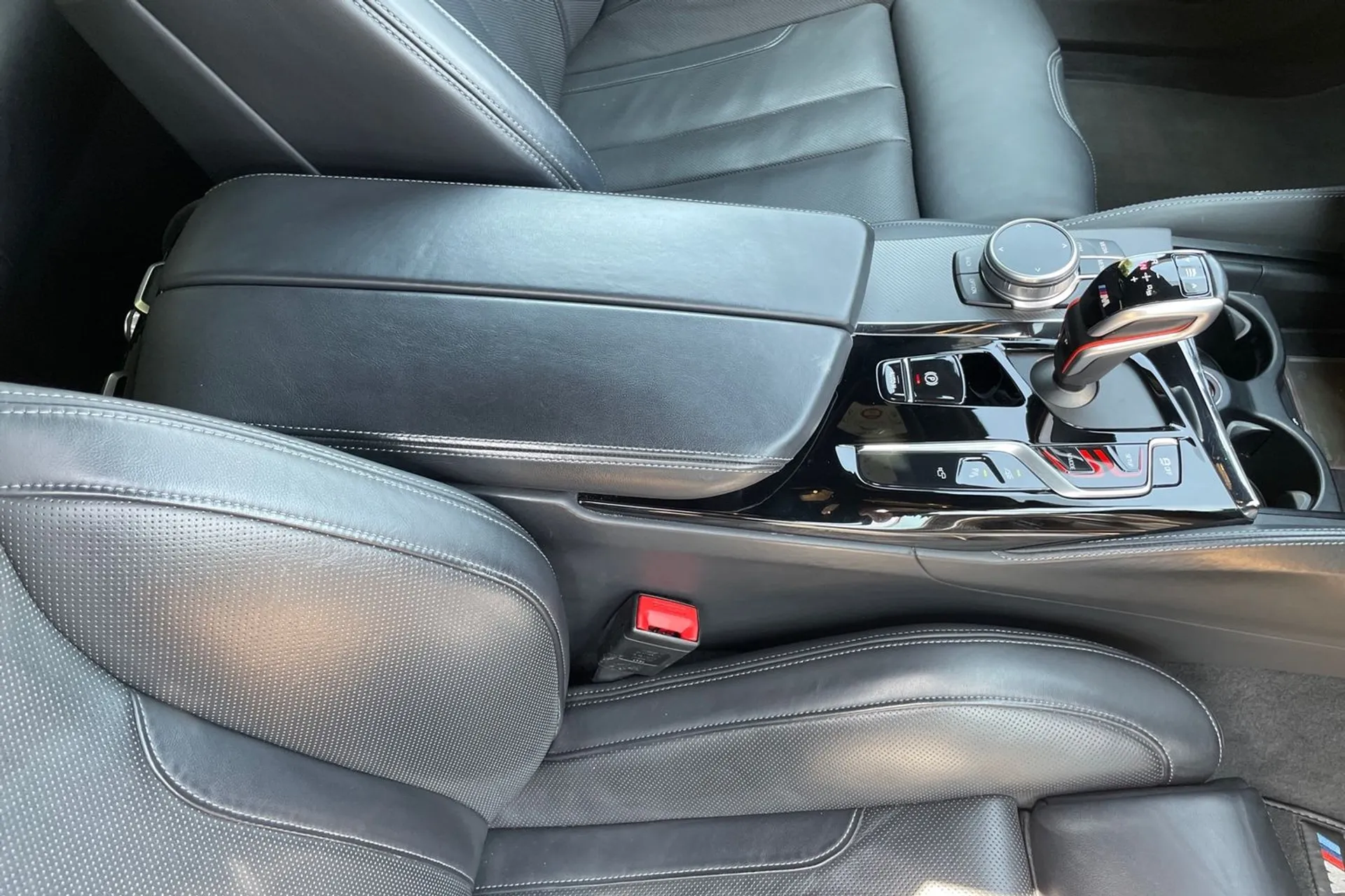 BMW M5 thumbnail image number 42