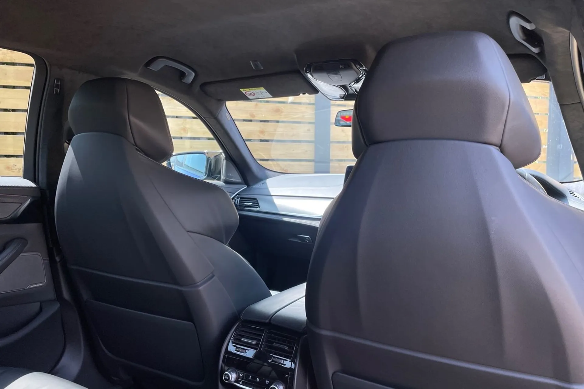 BMW M5 thumbnail image number 24