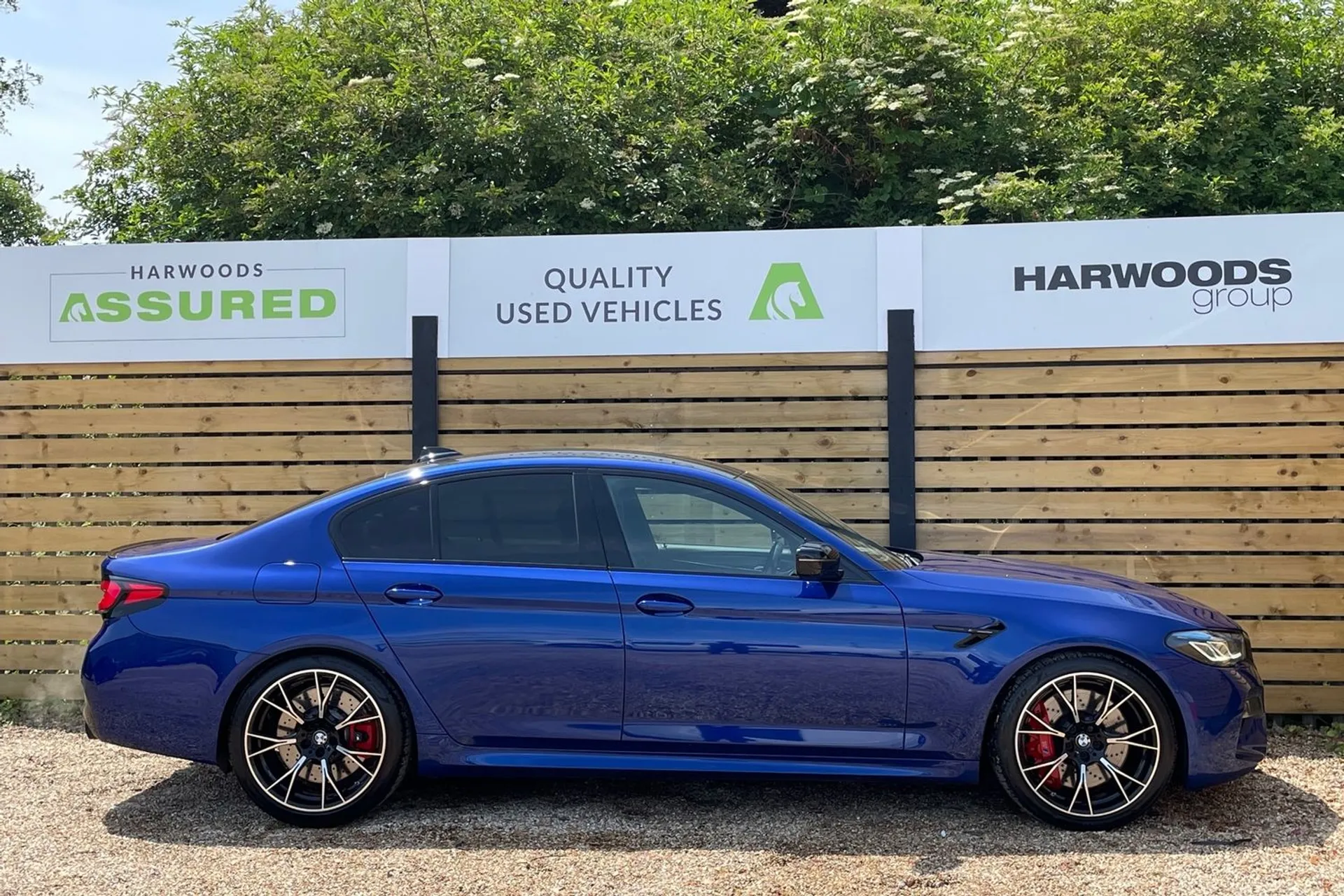 BMW M5 thumbnail image number 2