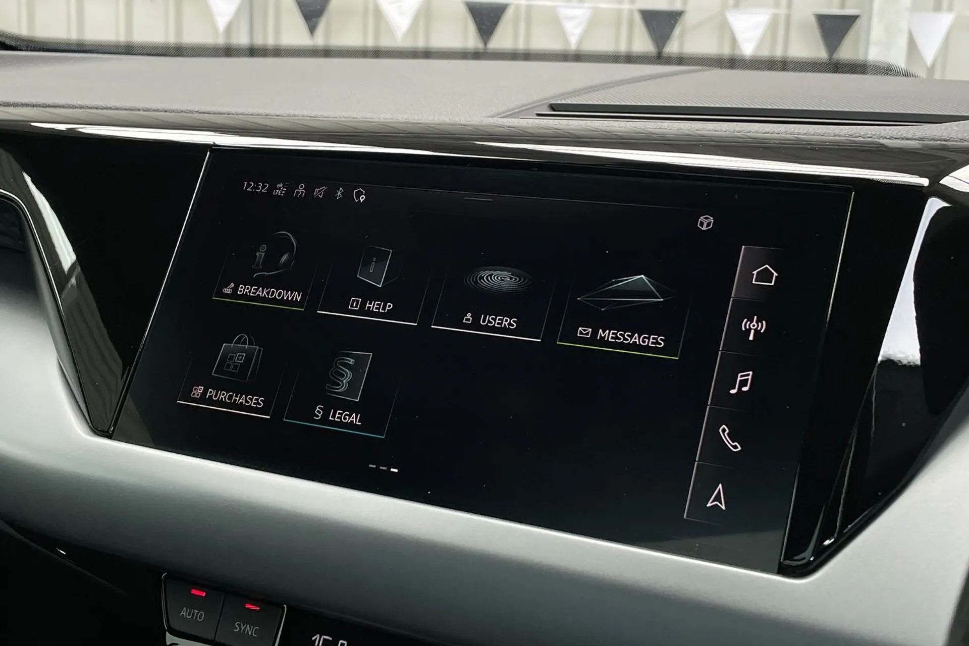 Audi e-tron GT thumbnail image number 49