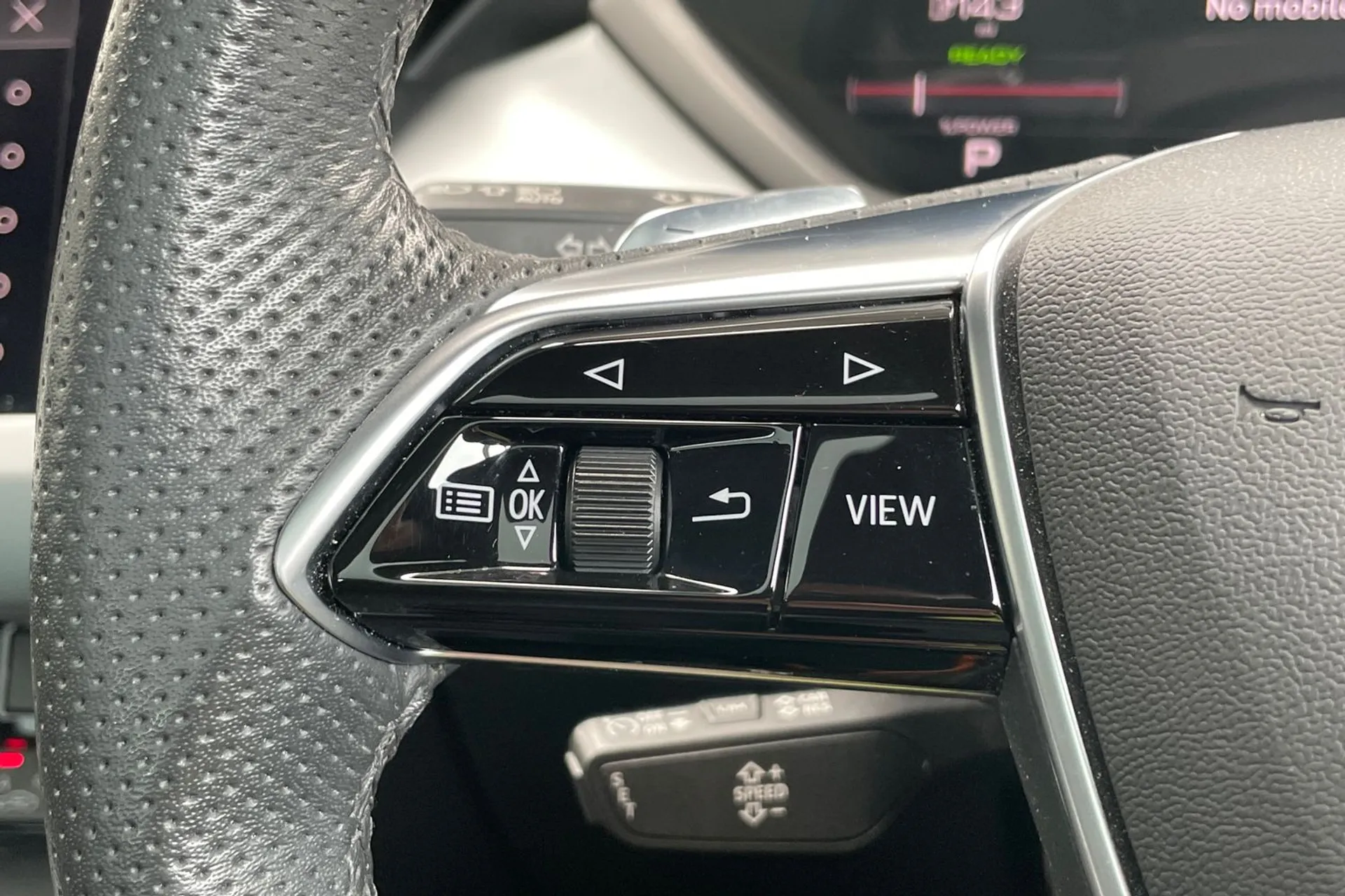 Audi e-tron GT thumbnail image number 37