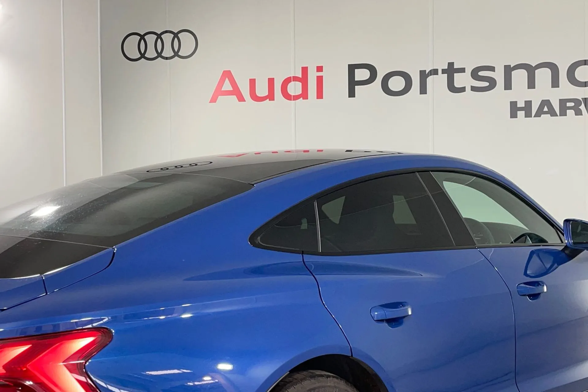 Audi e-tron GT thumbnail image number 12