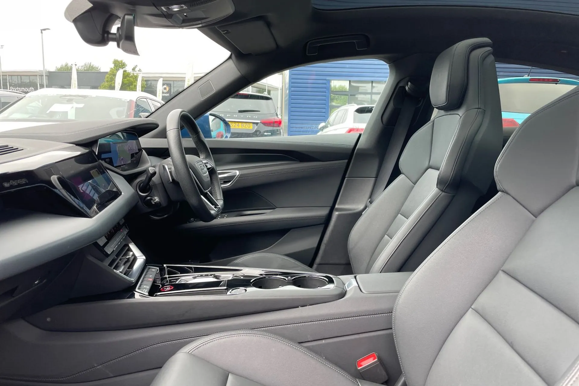 Audi e-tron GT thumbnail image number 26