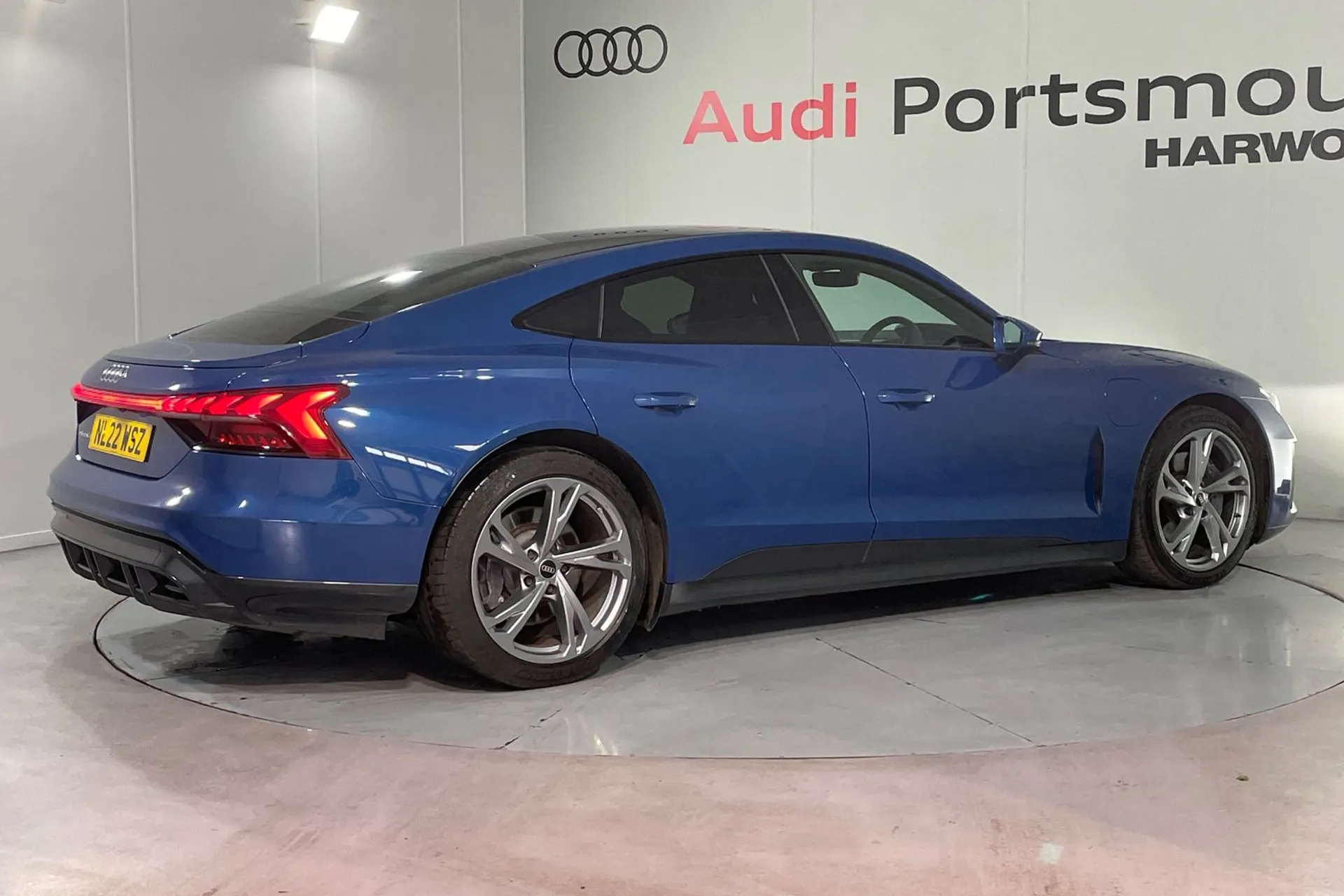 Audi e-tron GT thumbnail image number 7