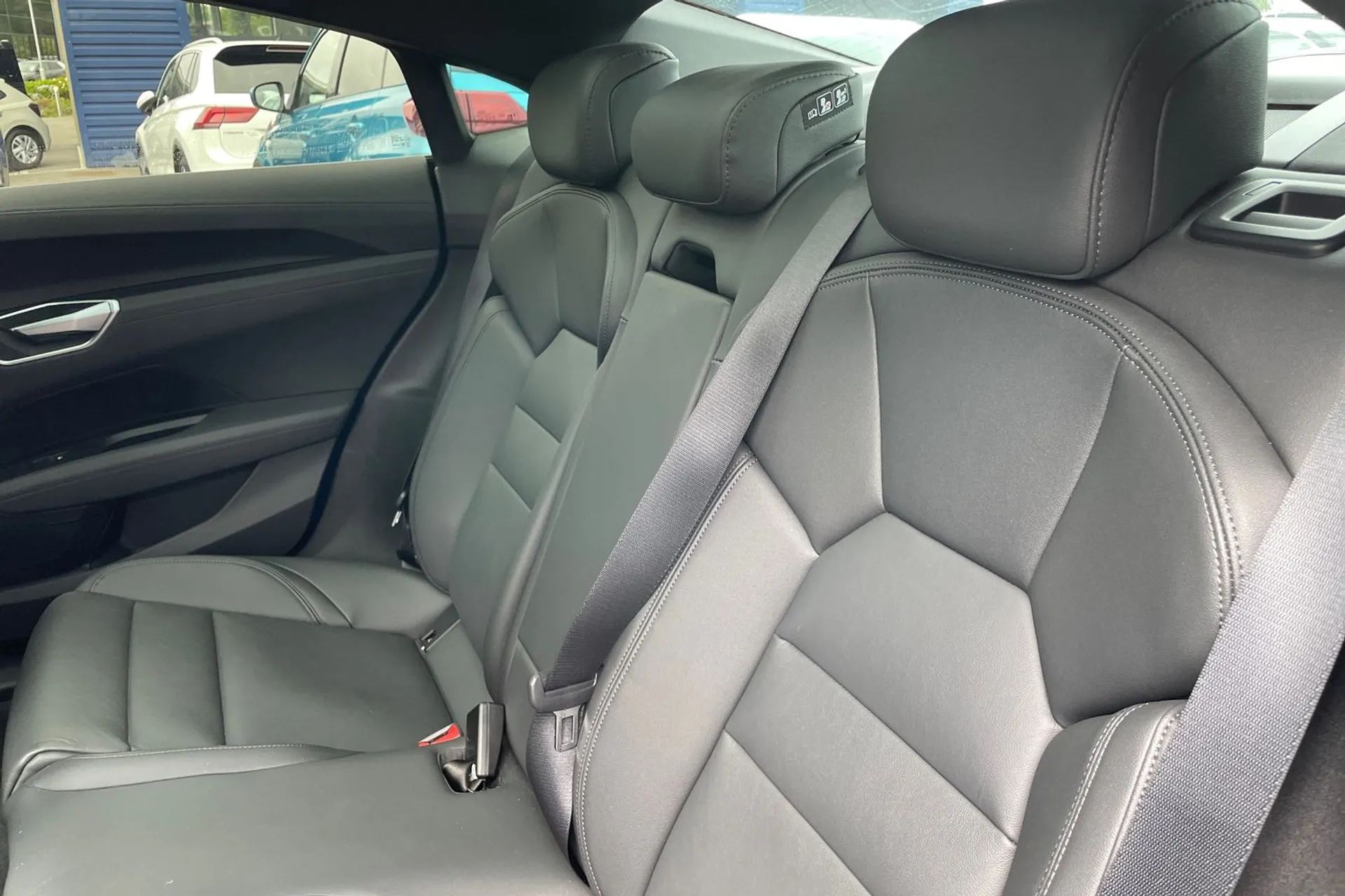 Audi e-tron GT thumbnail image number 27