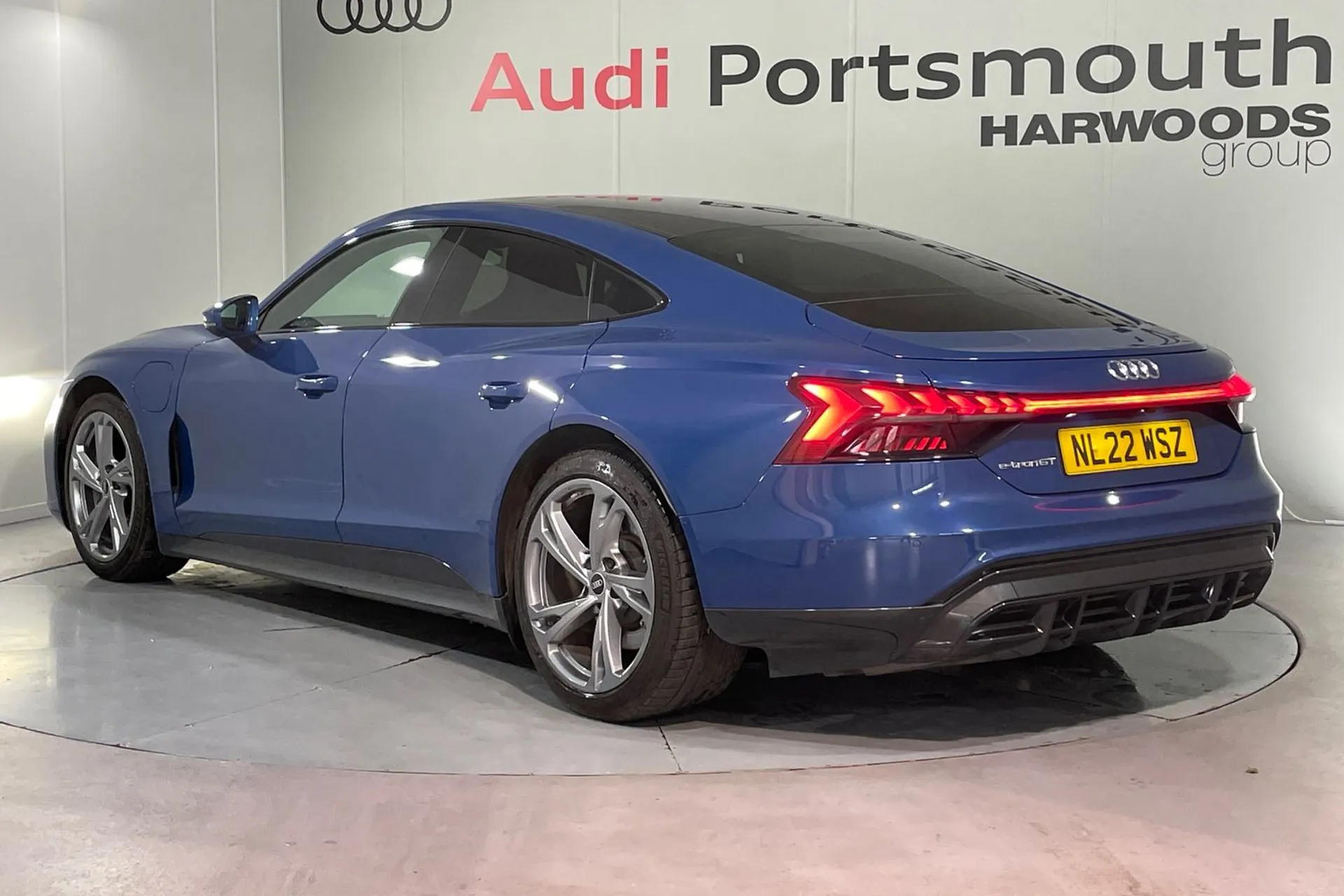 Audi e-tron GT thumbnail image number 9