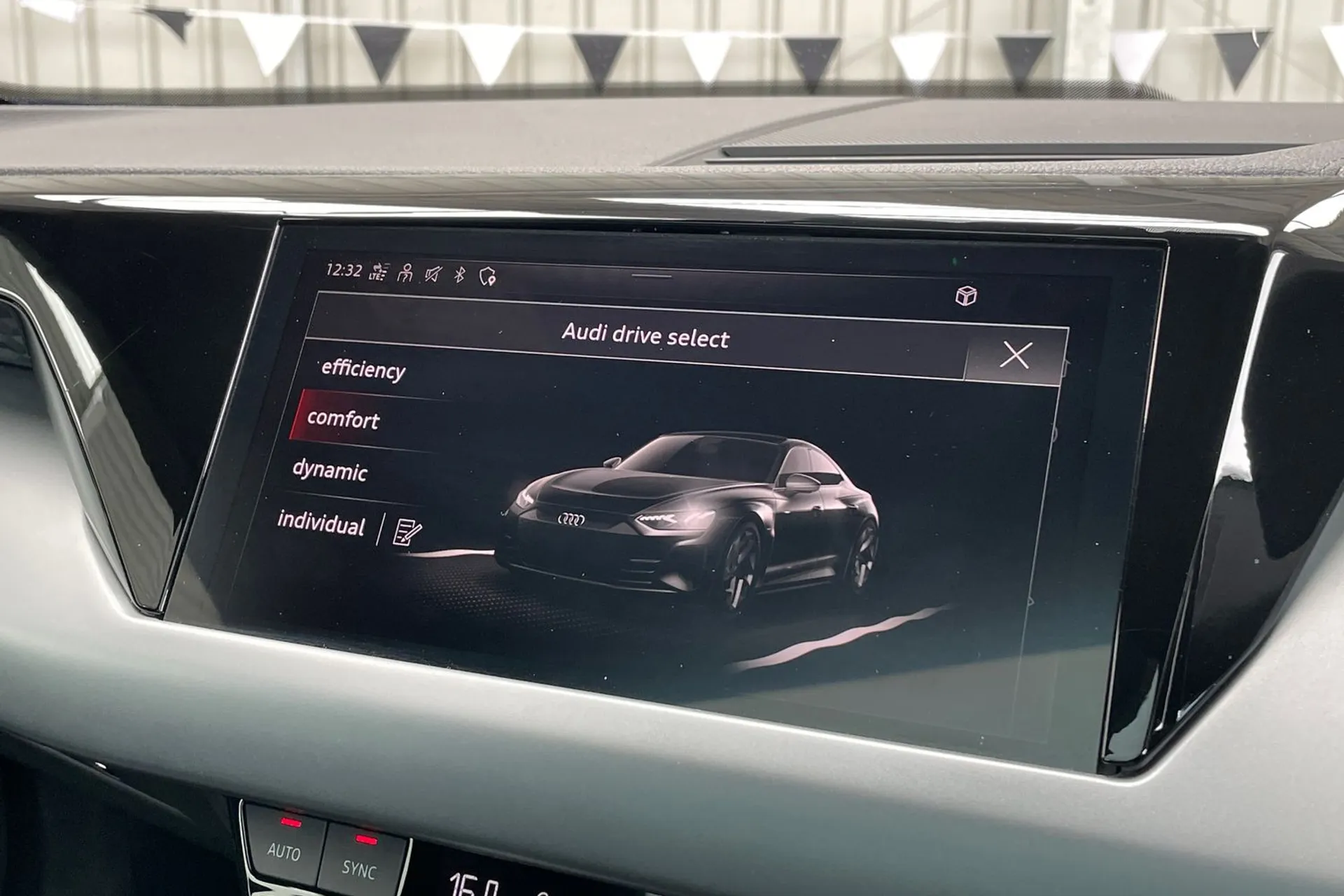 Audi e-tron GT thumbnail image number 41