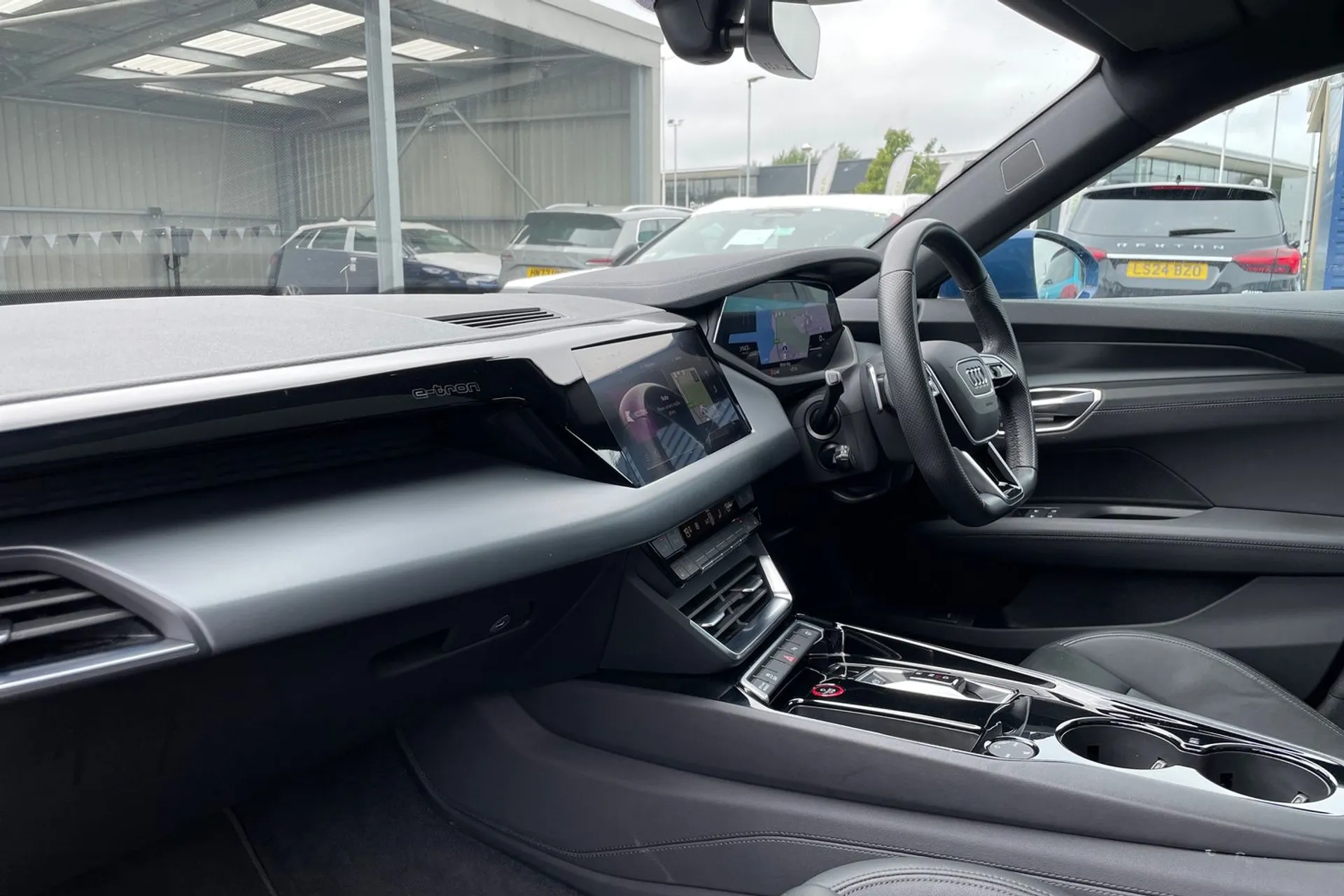 Audi e-tron GT thumbnail image number 25