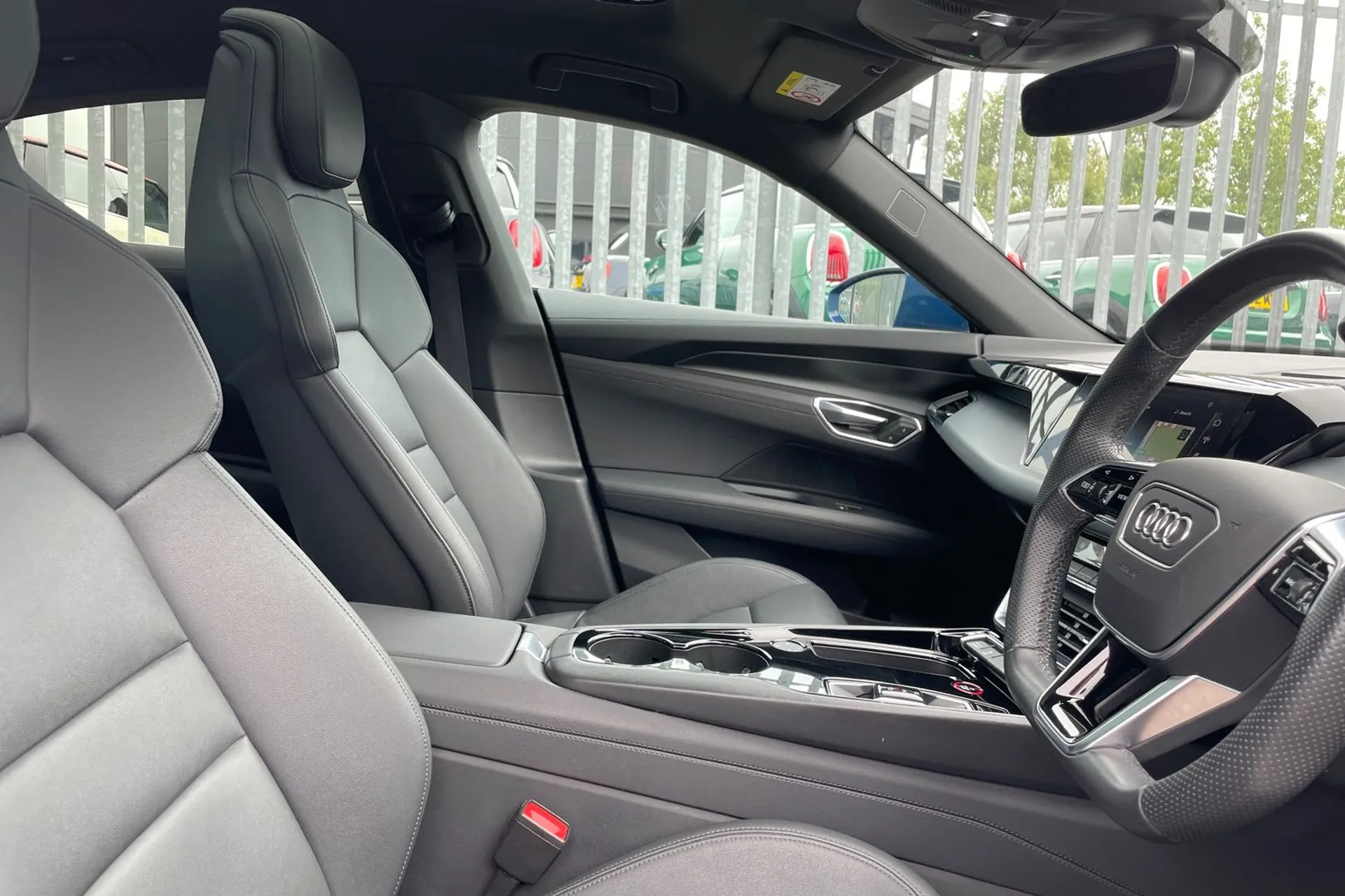Audi e-tron GT thumbnail image number 23