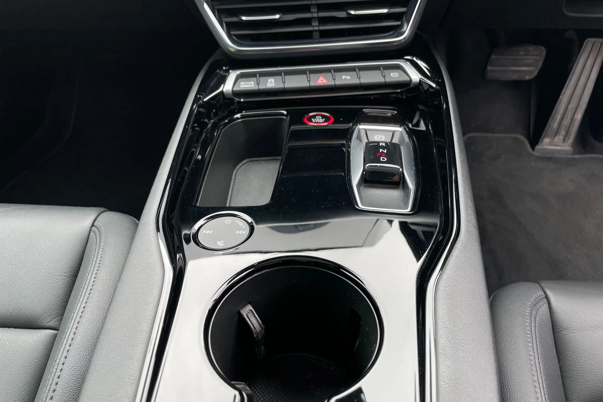 Audi e-tron GT thumbnail image number 35
