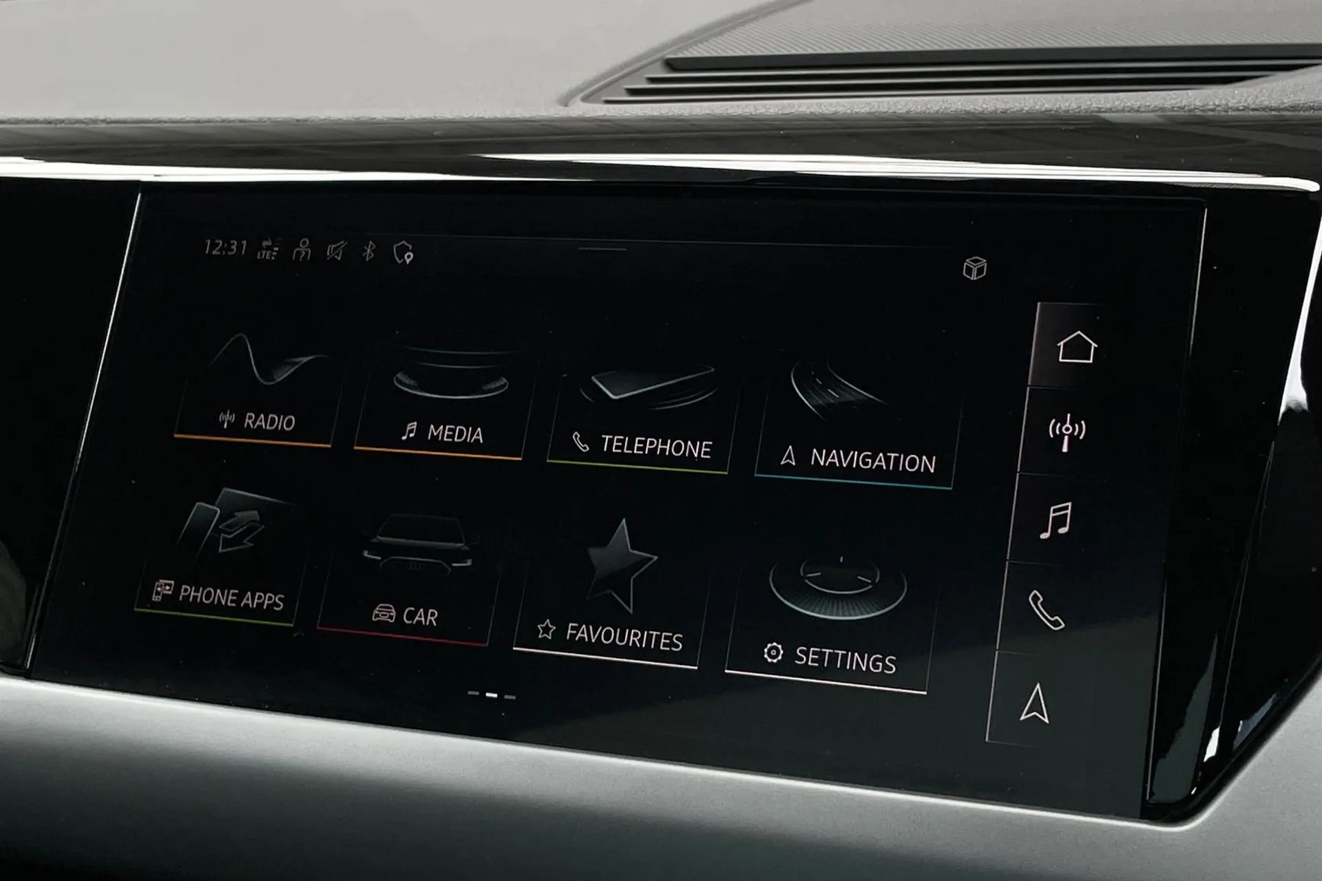 Audi e-tron GT thumbnail image number 13