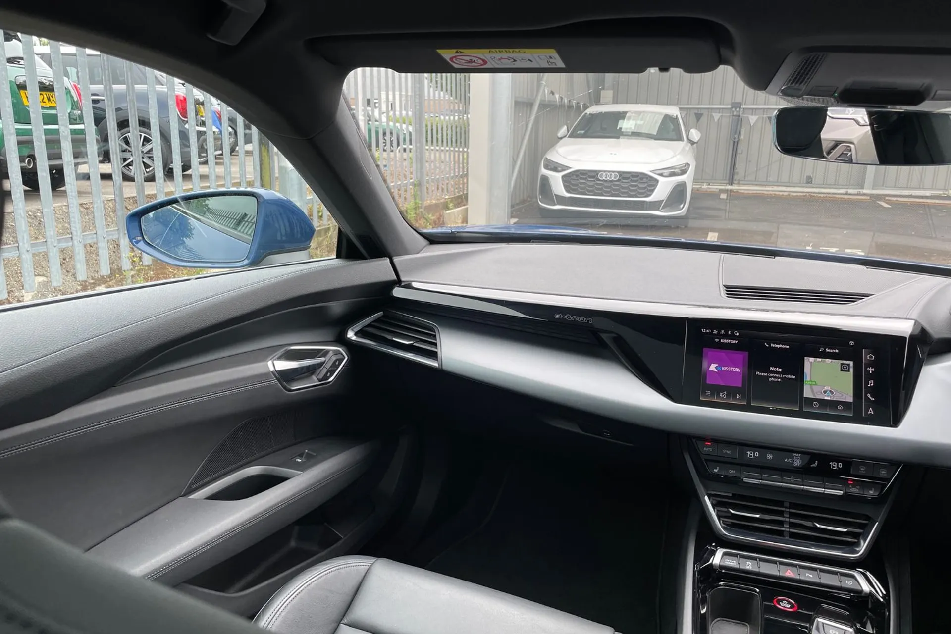 Audi e-tron GT thumbnail image number 30
