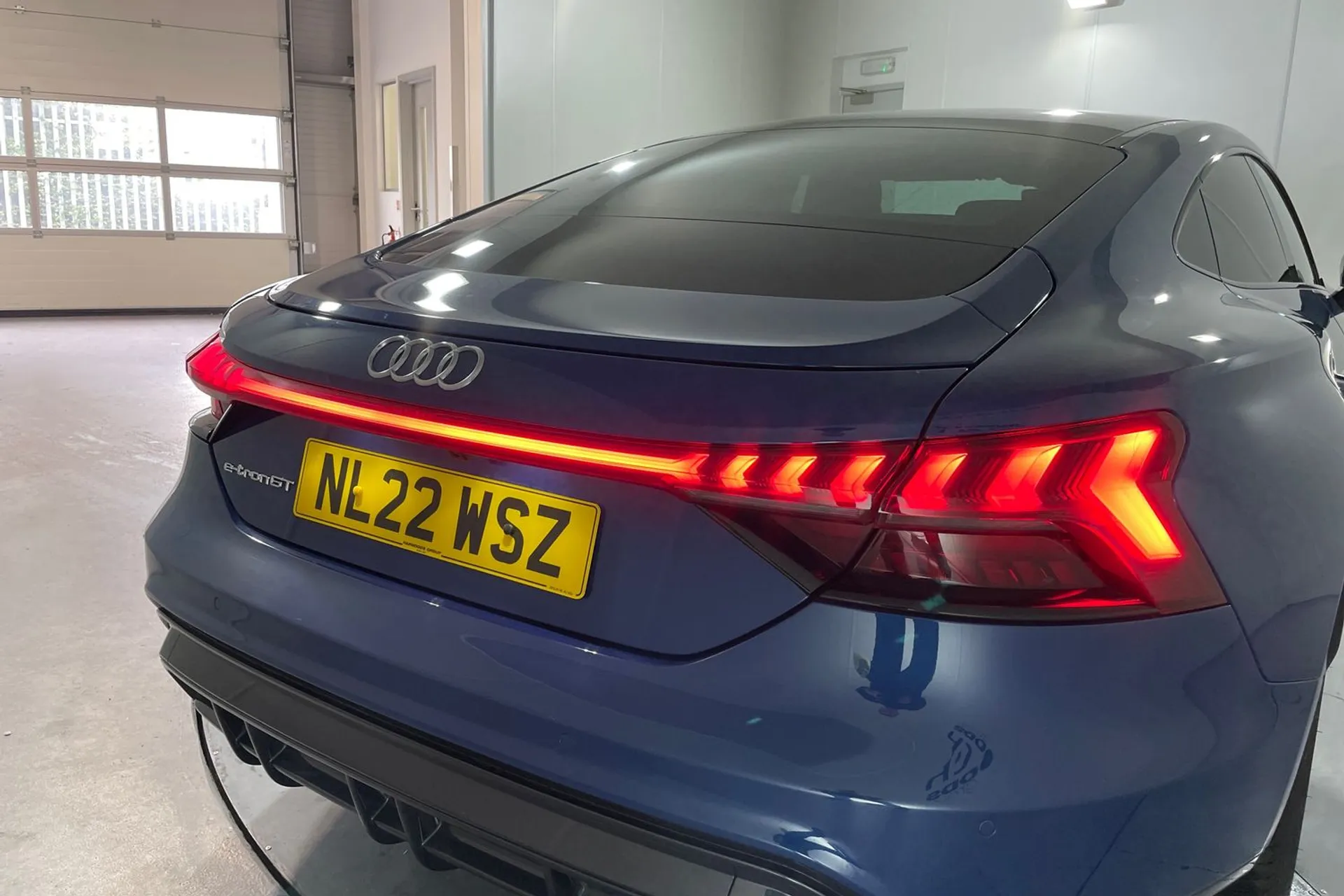 Audi e-tron GT thumbnail image number 15