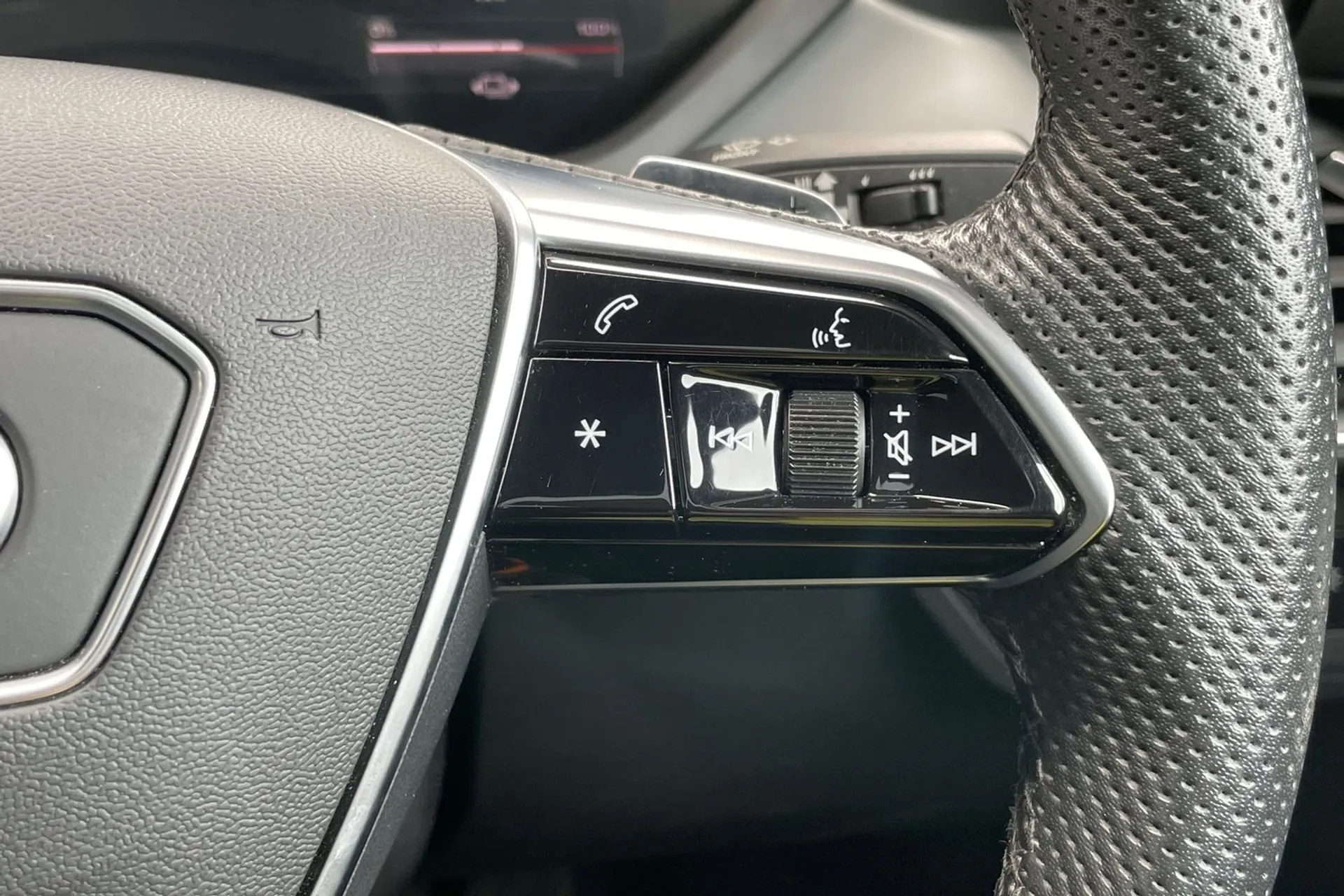 Audi e-tron GT thumbnail image number 38