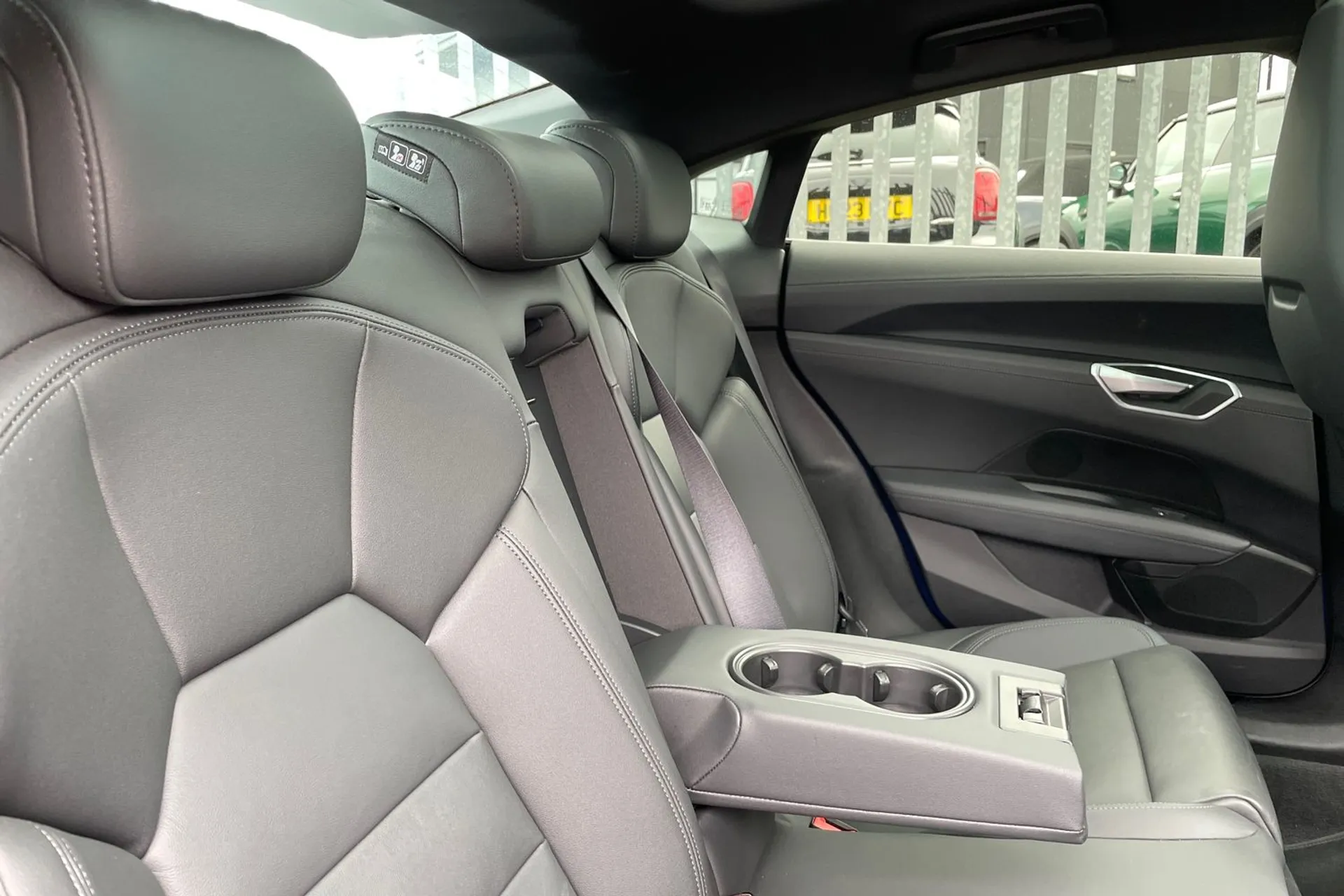 Audi e-tron GT thumbnail image number 20