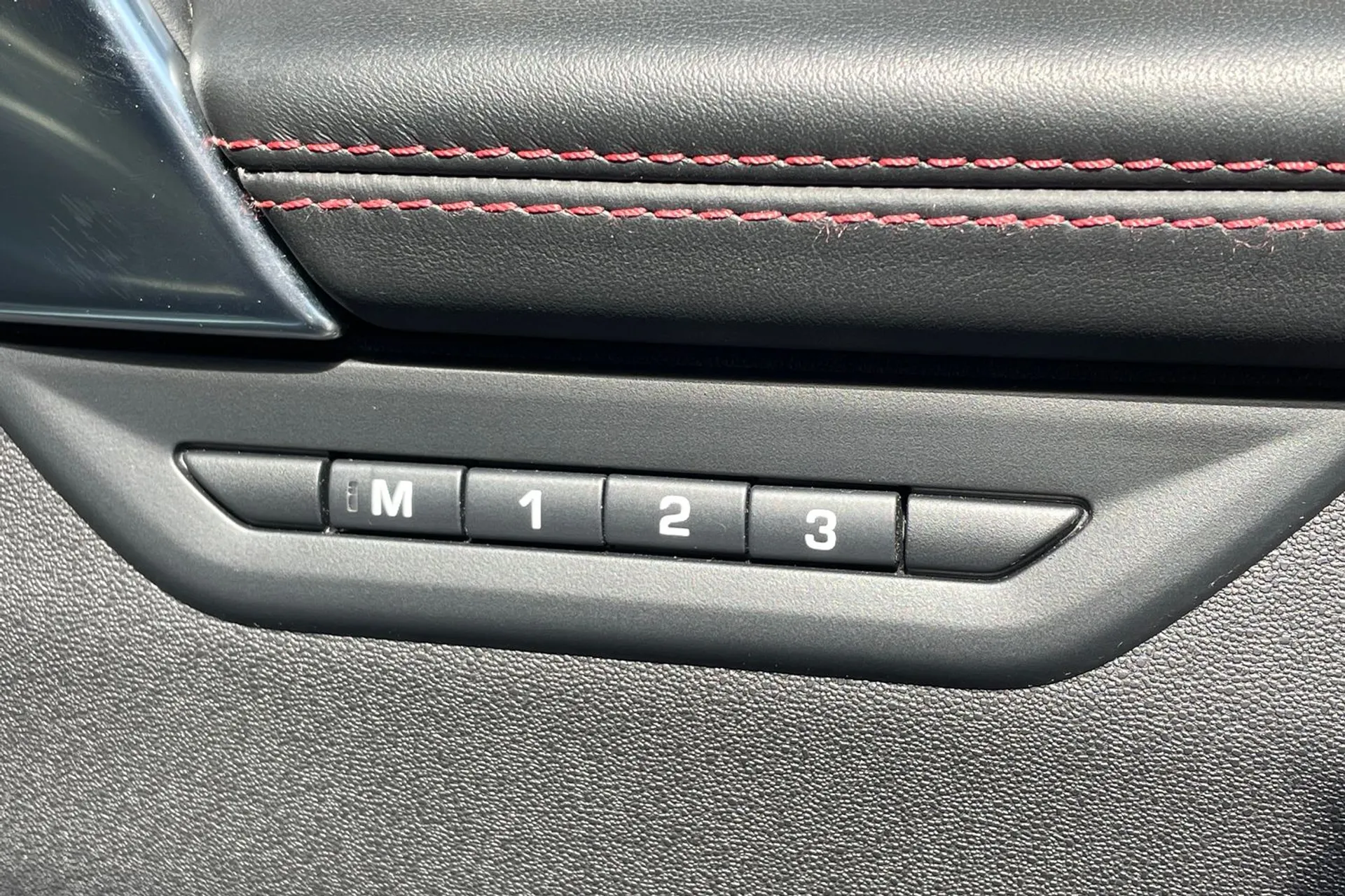 LAND ROVER DISCOVERY SPORT thumbnail image number 57