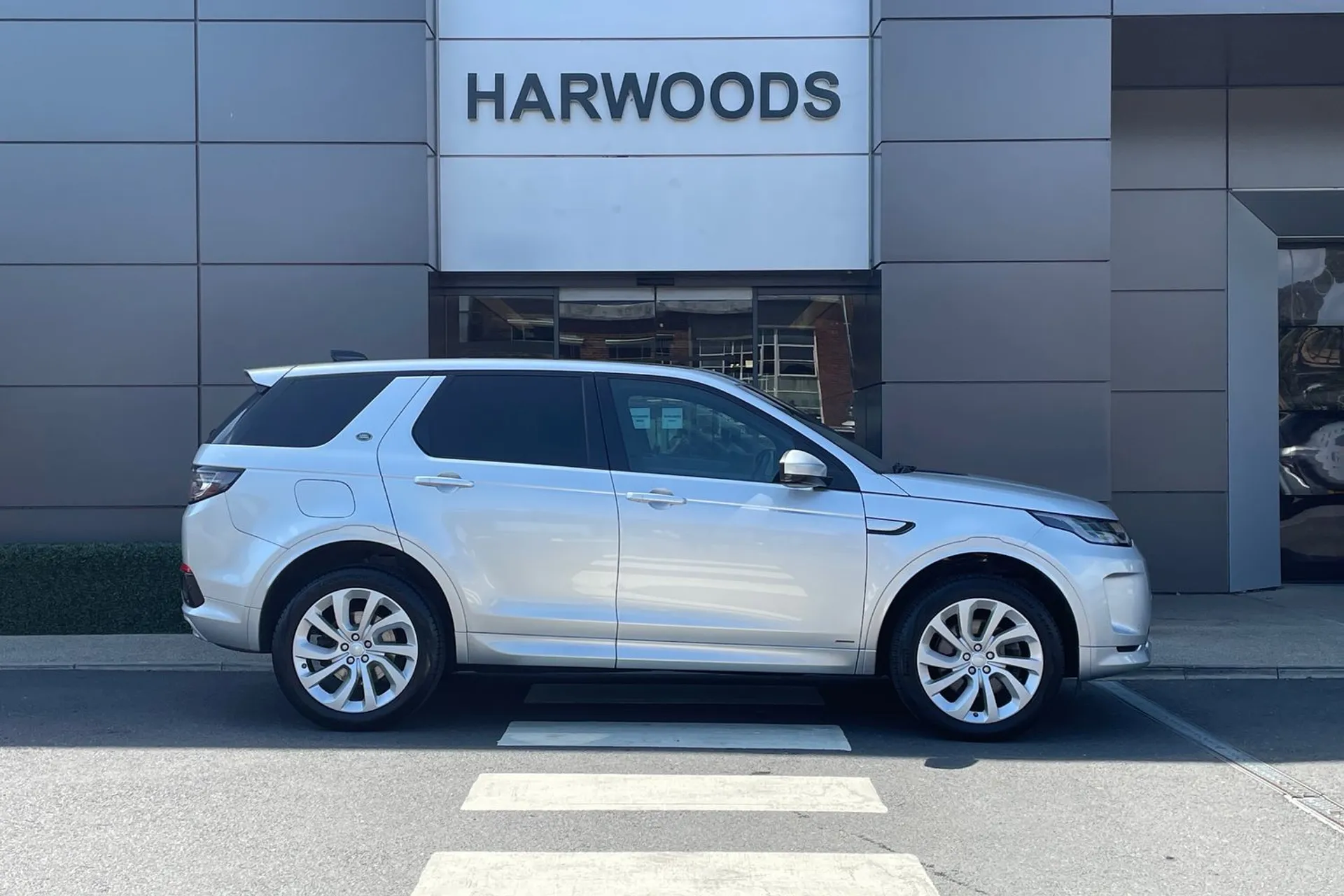 LAND ROVER DISCOVERY SPORT thumbnail image number 2