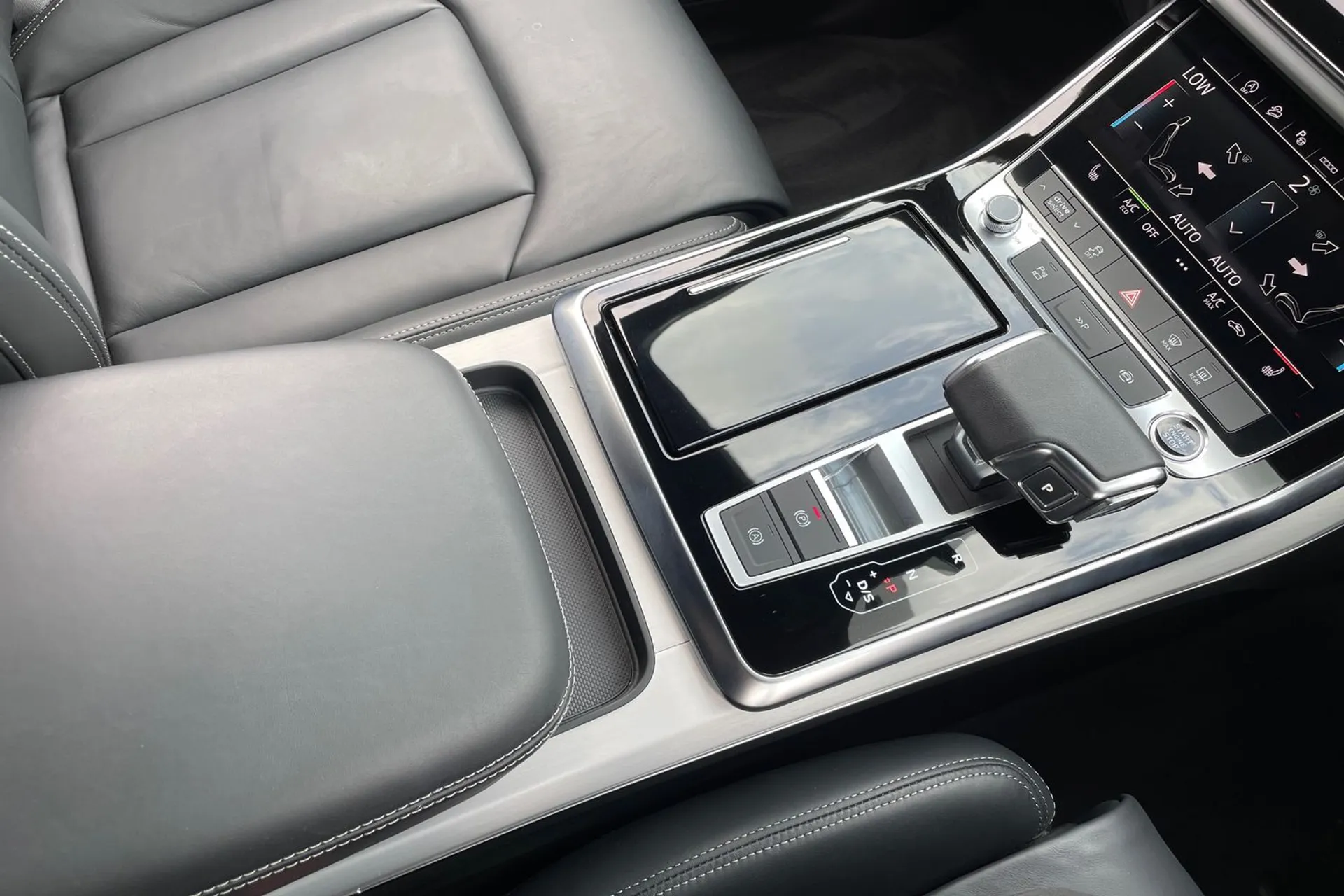 Audi Q7 thumbnail image number 37