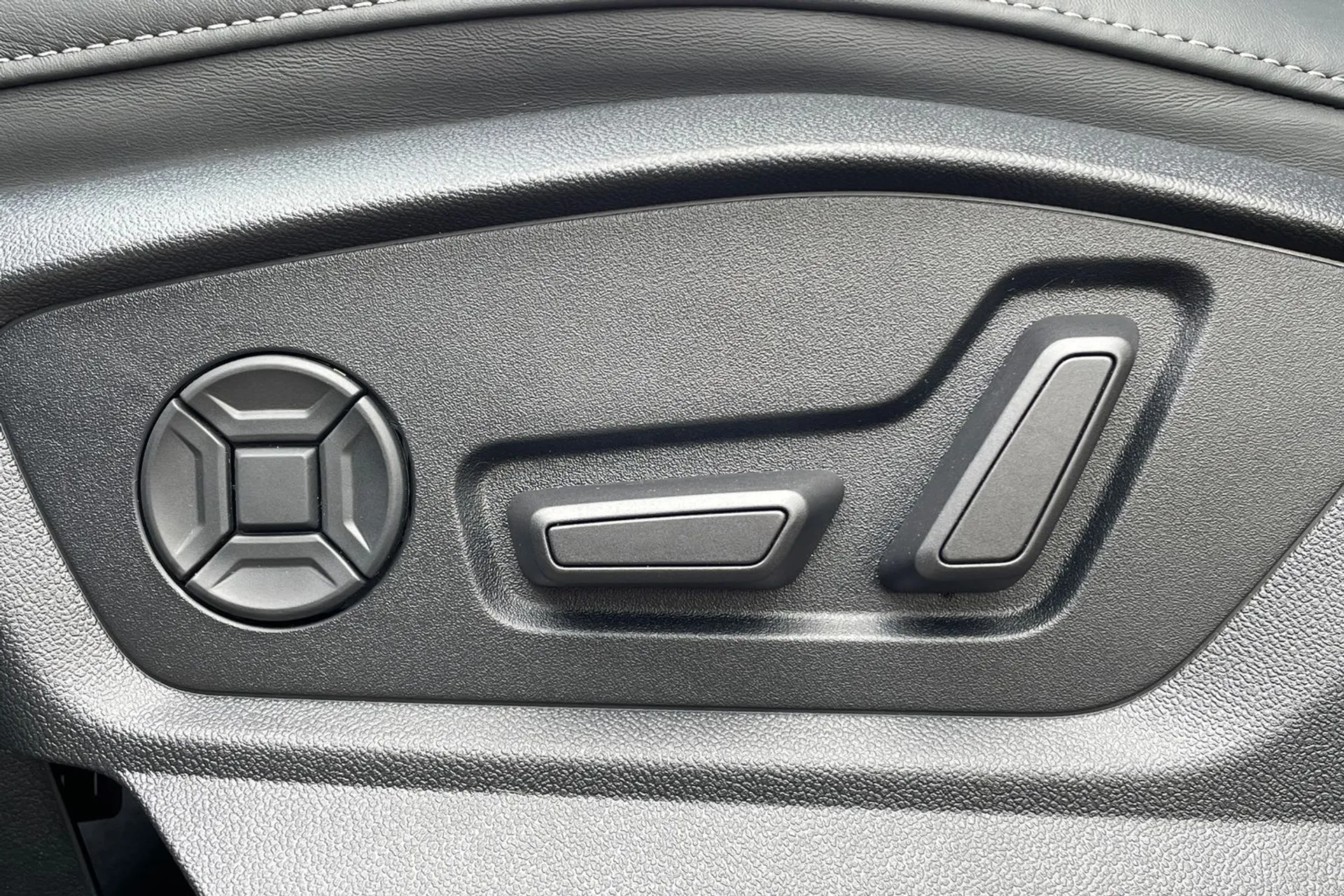 Audi Q7 thumbnail image number 31