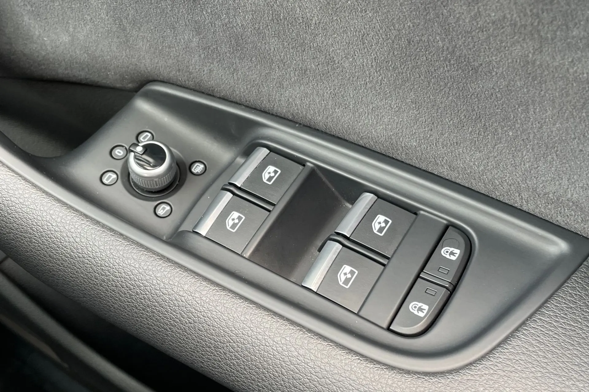 Audi Q7 thumbnail image number 19