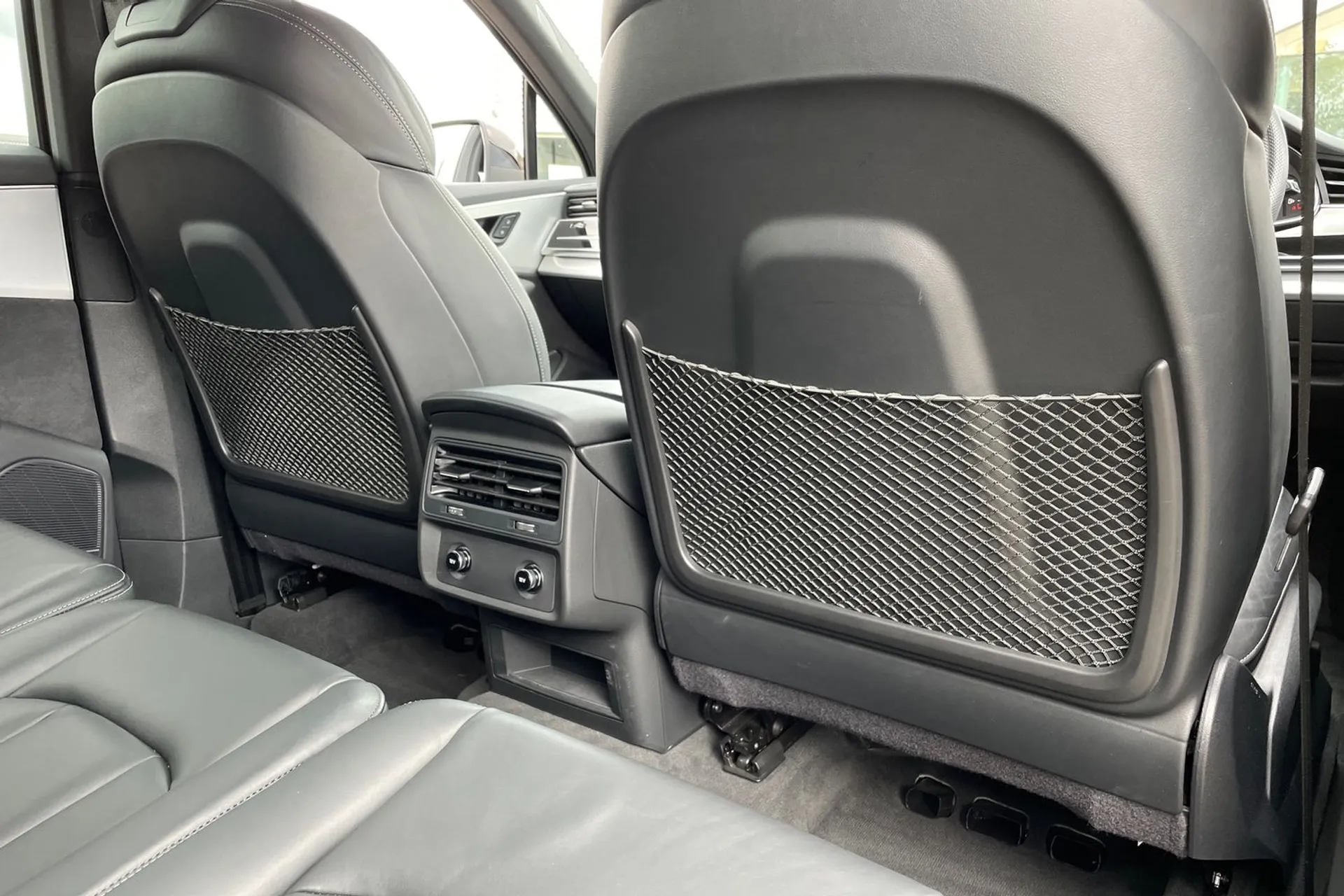 Audi Q7 thumbnail image number 45