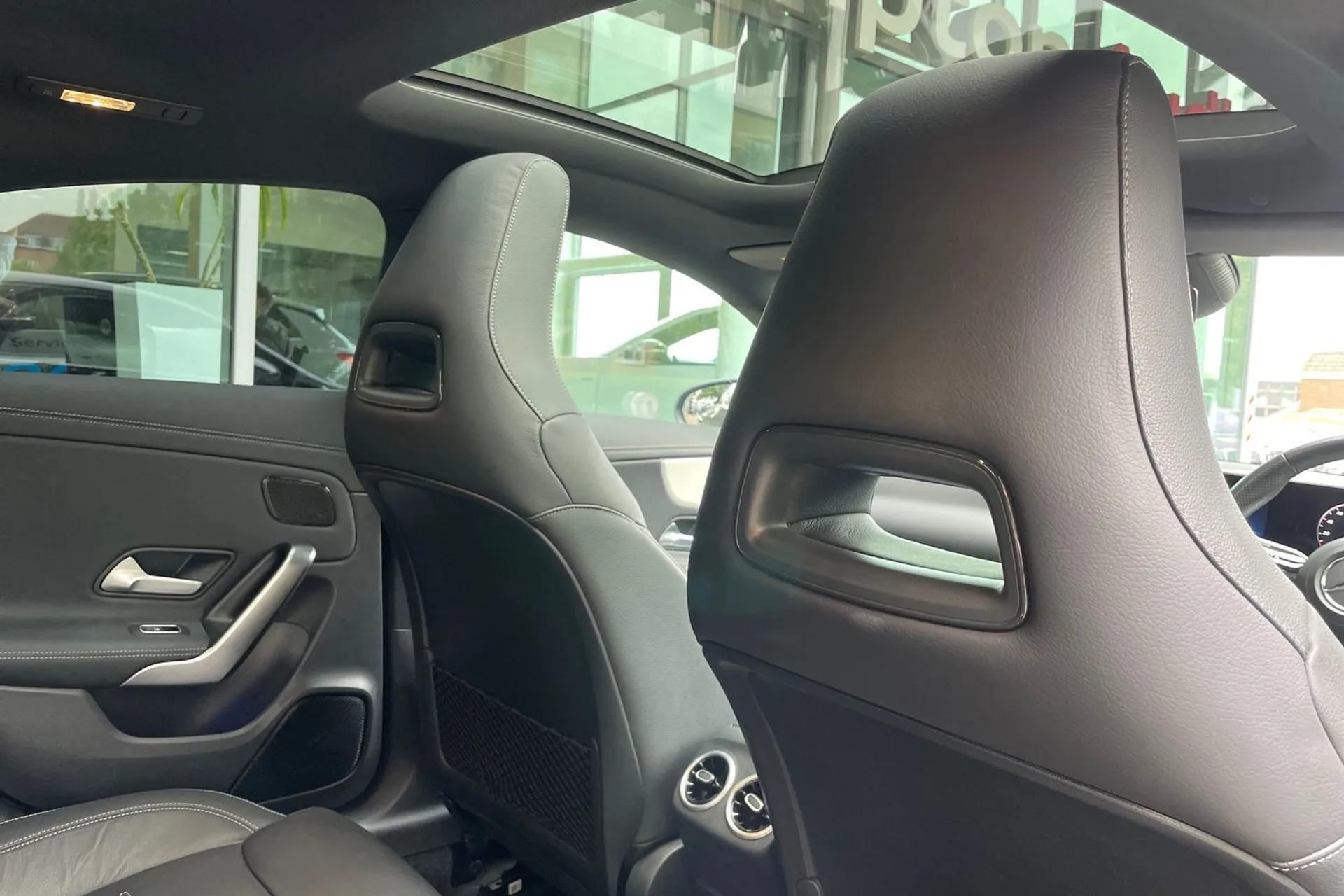 MERCEDES-BENZ GLB thumbnail image number 21