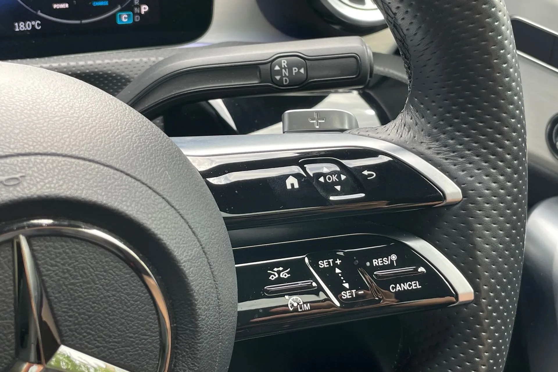 MERCEDES-BENZ GLB thumbnail image number 57