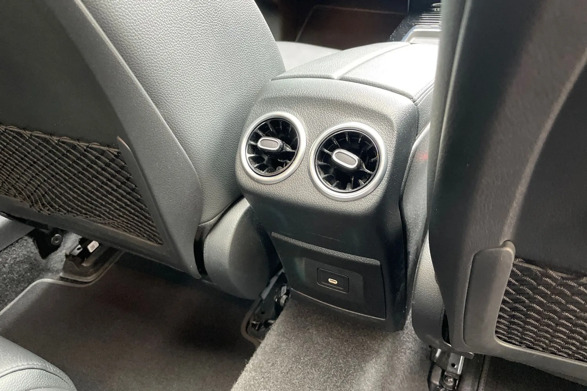 MERCEDES-BENZ GLB thumbnail image number 45