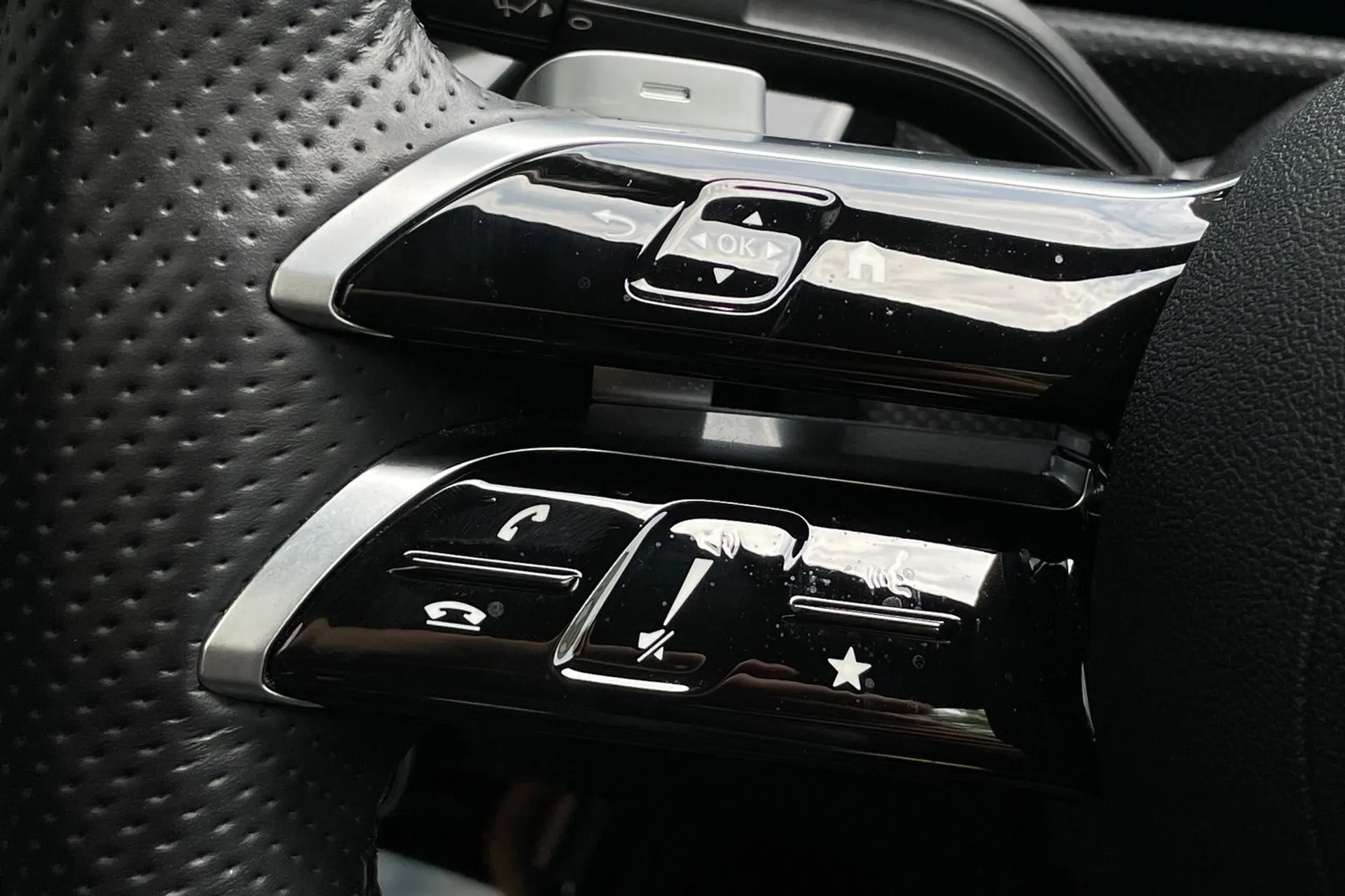 MERCEDES-BENZ GLB thumbnail image number 35