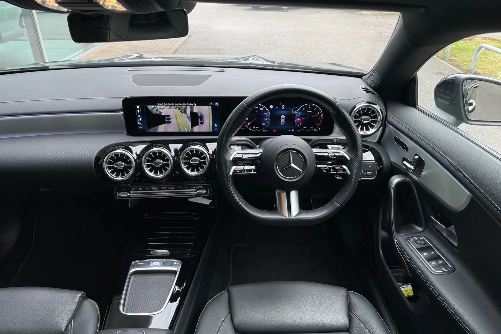 MERCEDES-BENZ GLB thumbnail image number 33